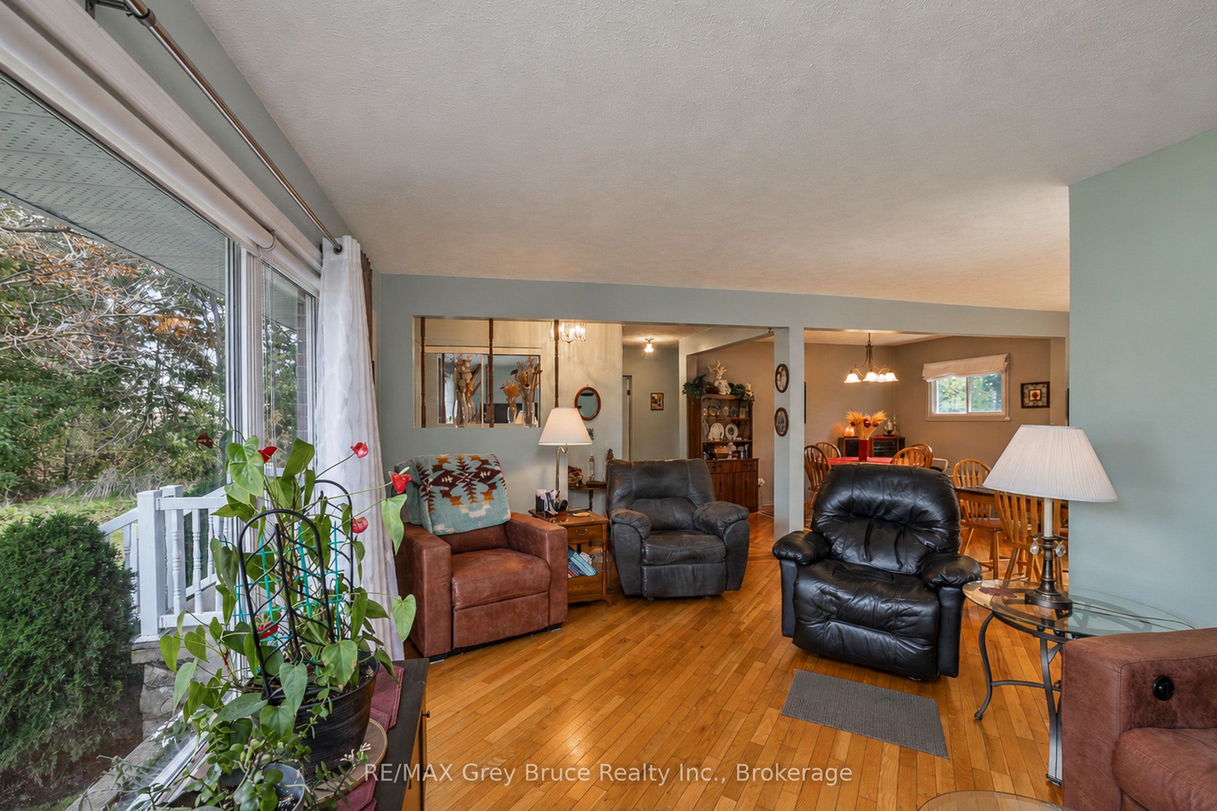 617 17th Street W Property Photo 5