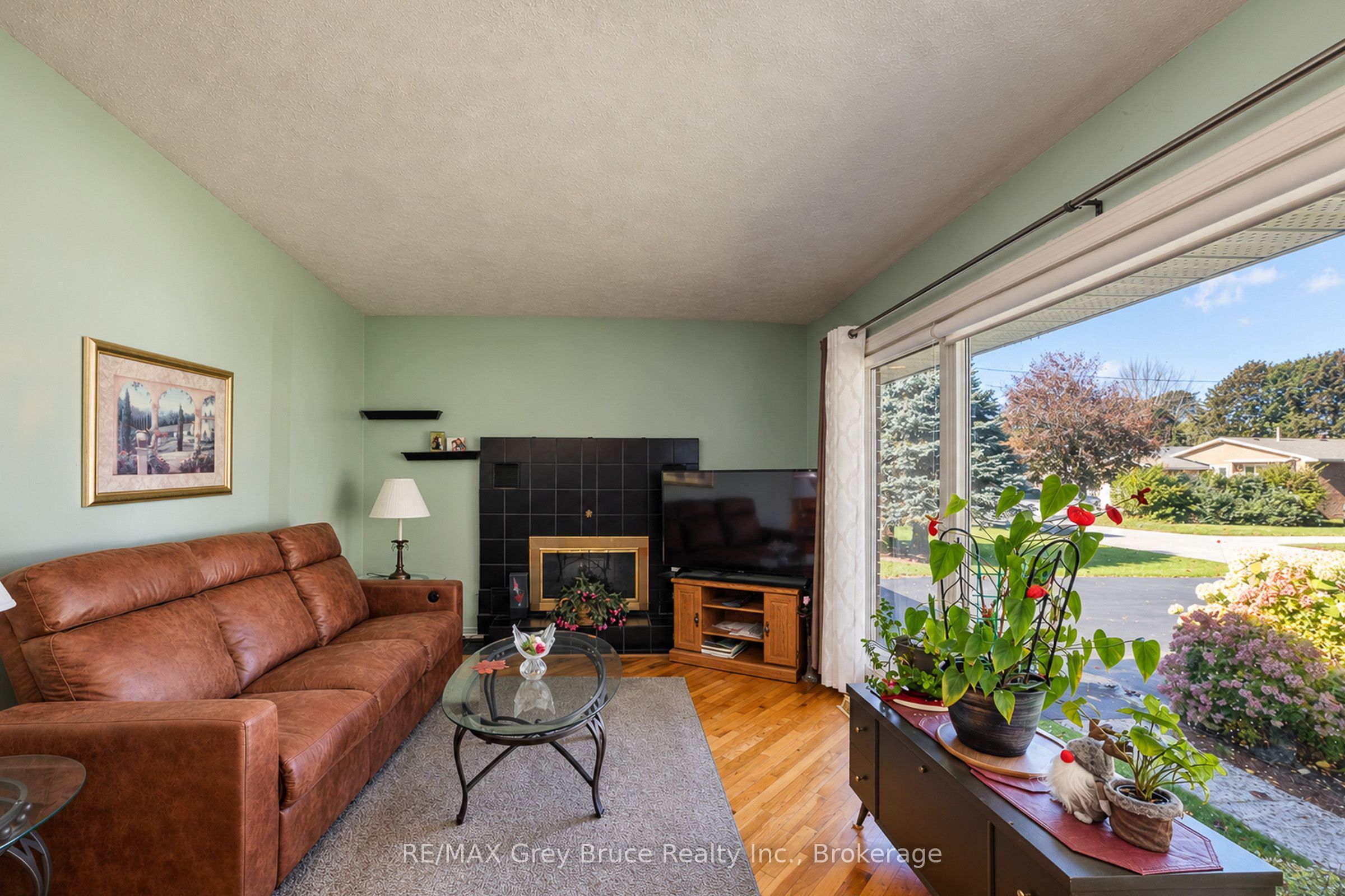 617 17th Street W Property Photo 6