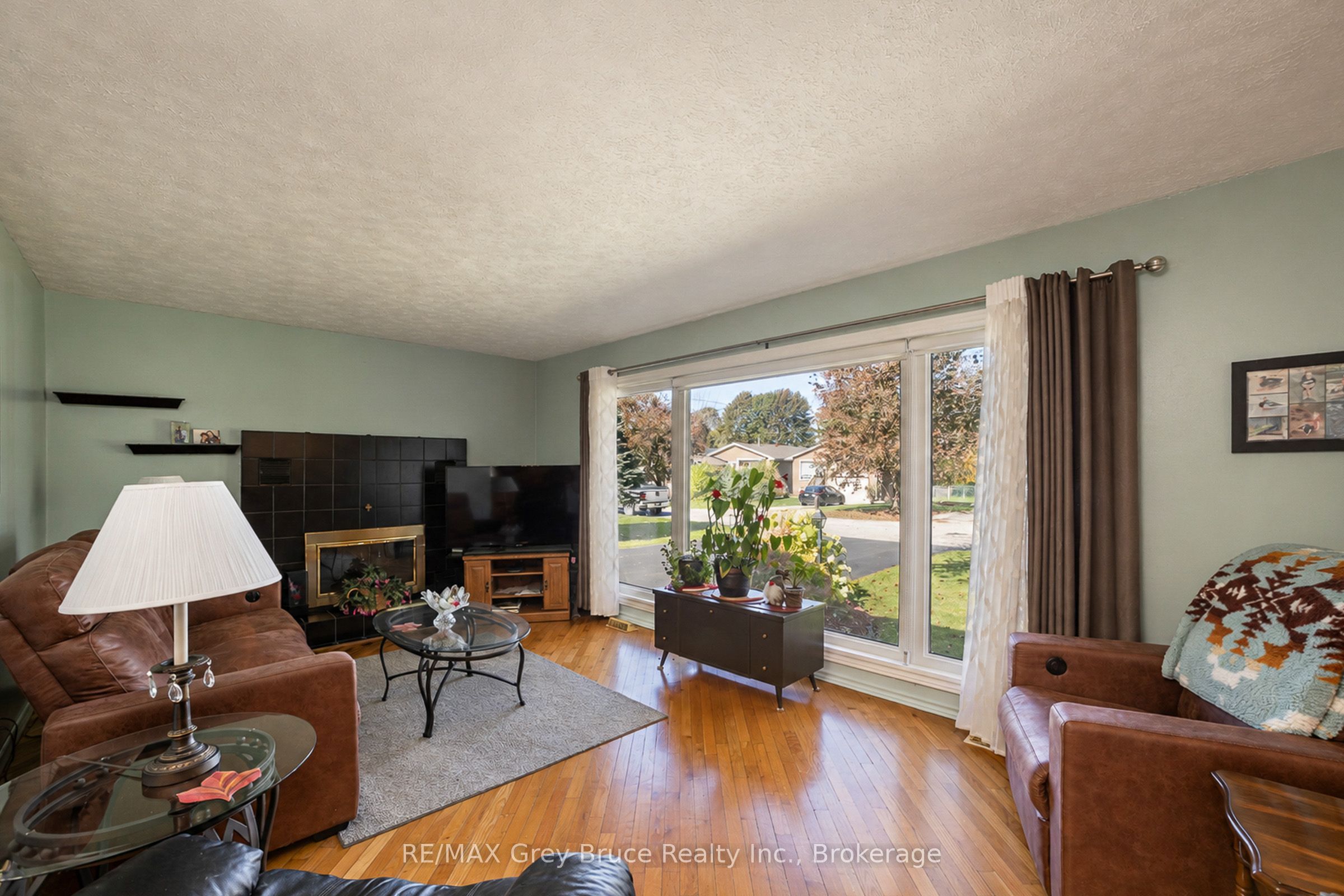 617 17th Street W Property Photo 7