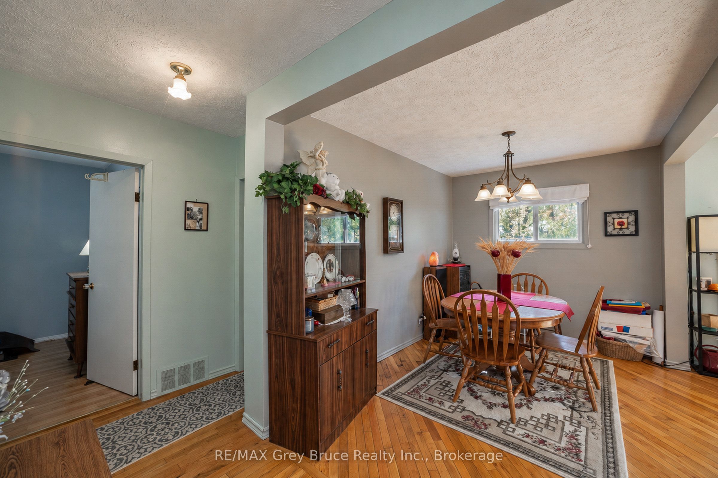 617 17th Street W Property Photo 8