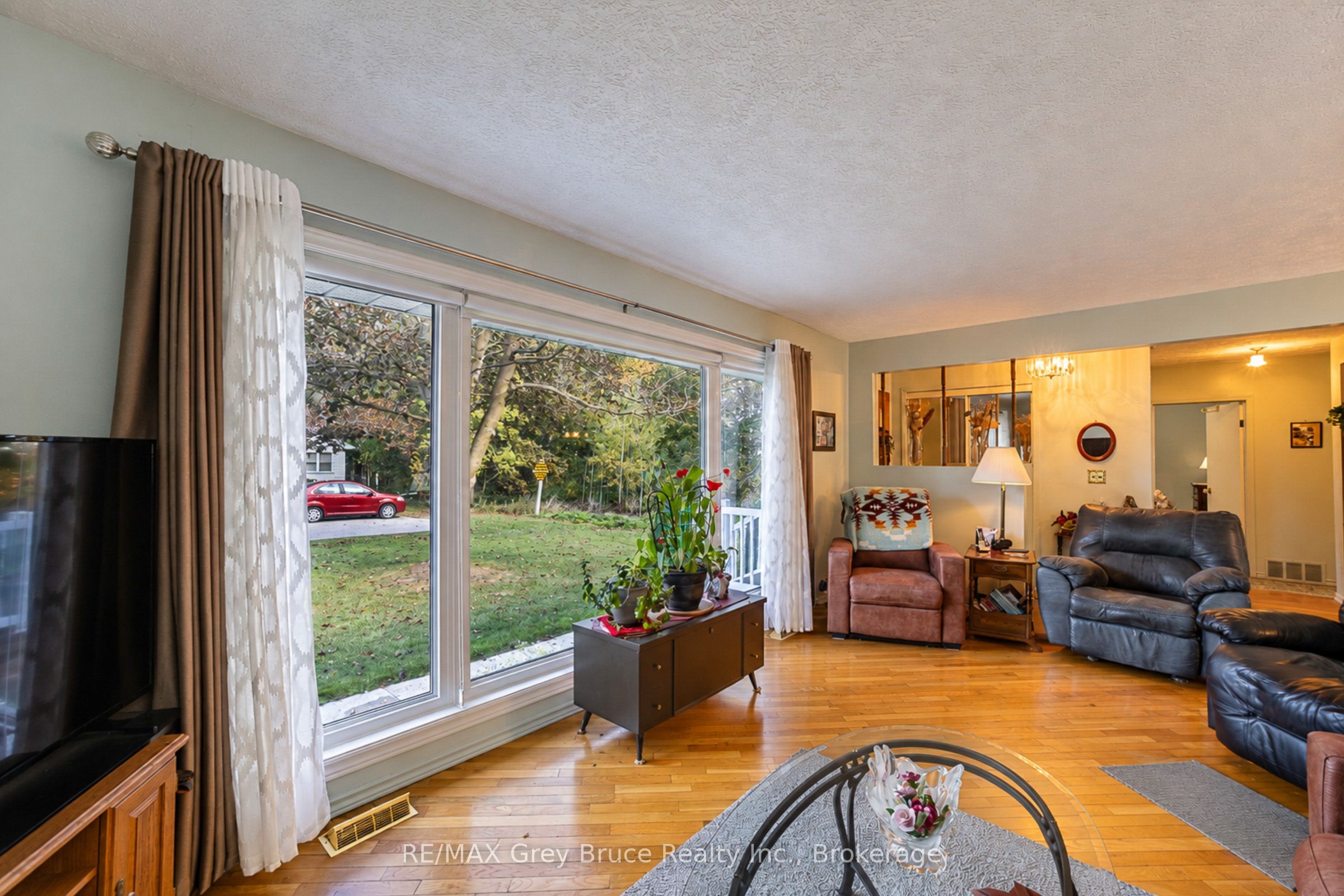 617 17th Street W Property Photo 9
