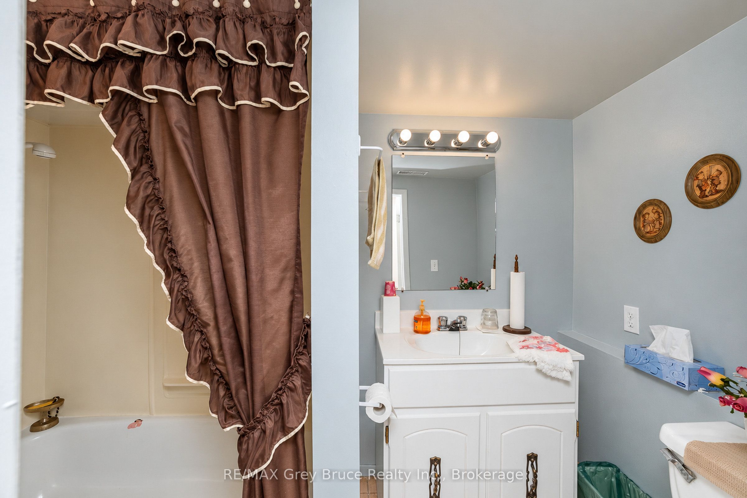 617 17th Street W Property Photo 20