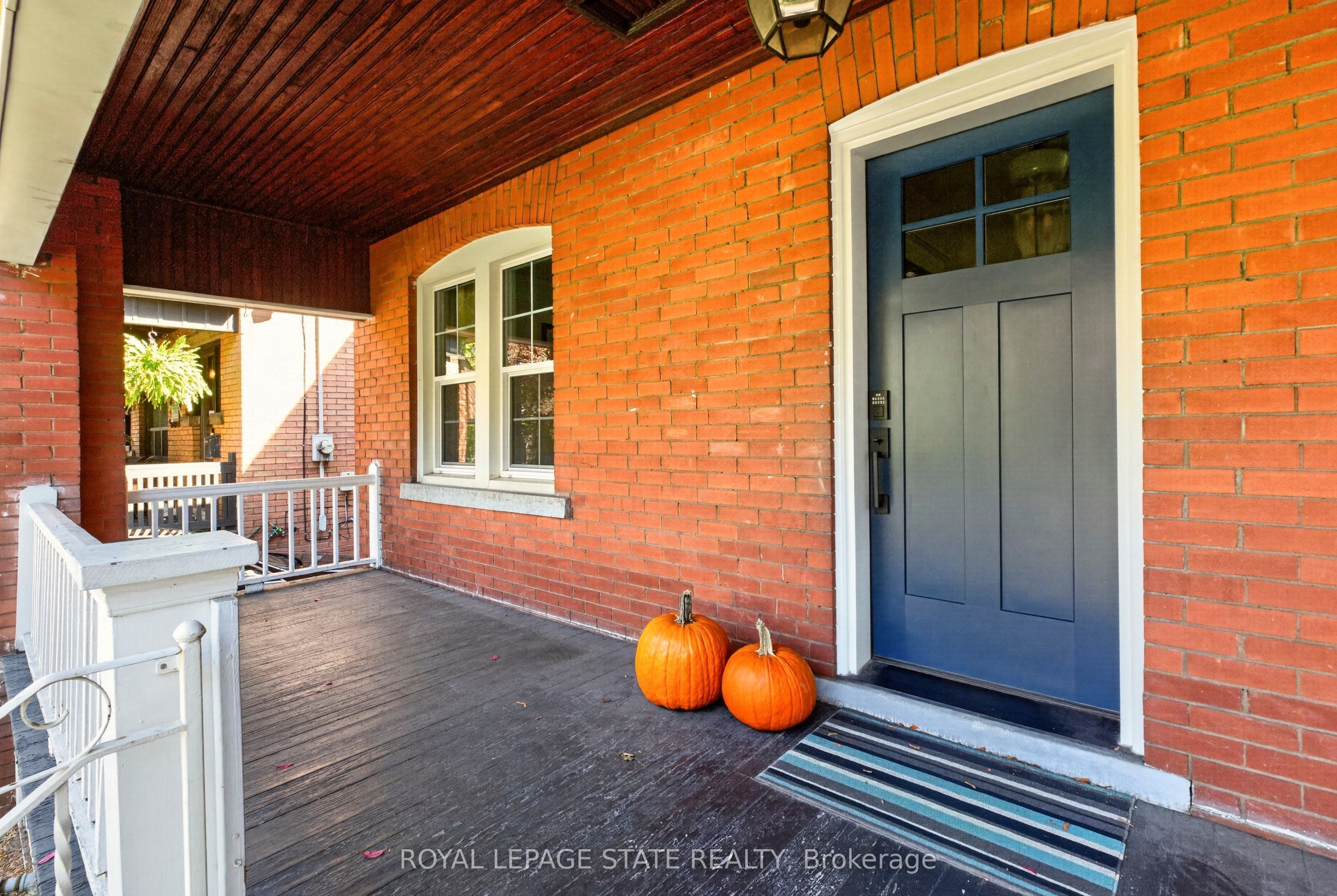 133 Rosslyn Avenue S Property Photo 4