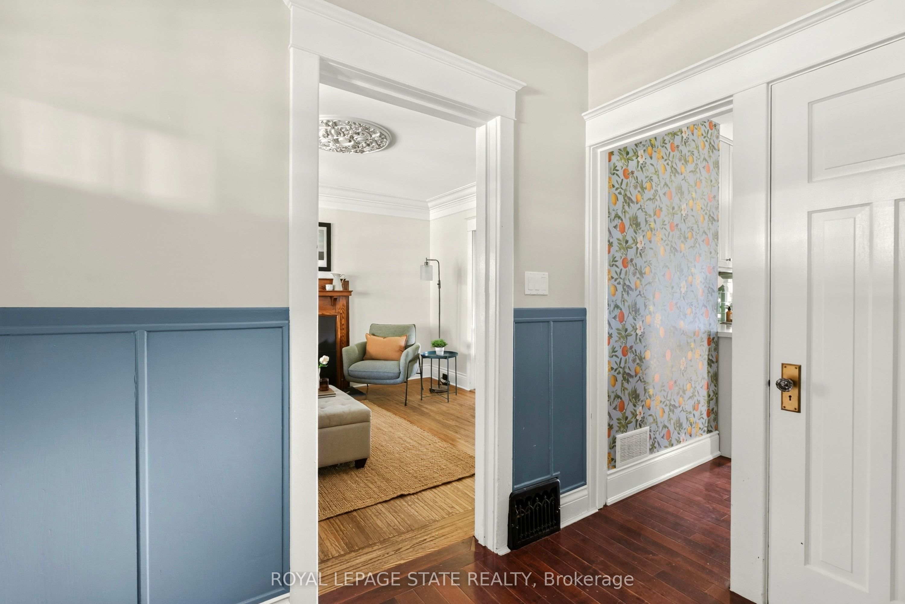 133 Rosslyn Avenue S Property Photo 8