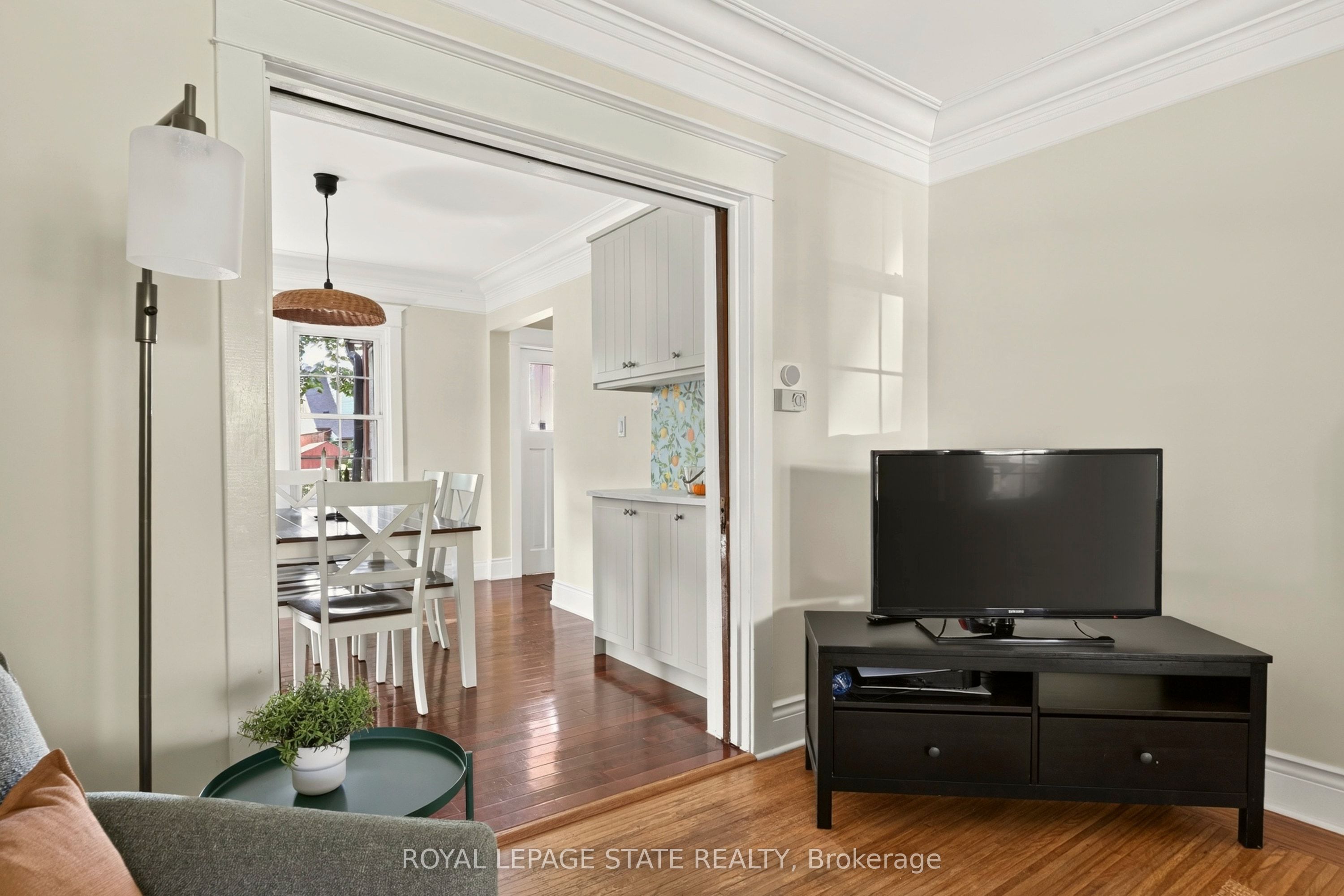 133 Rosslyn Avenue S Property Photo 12