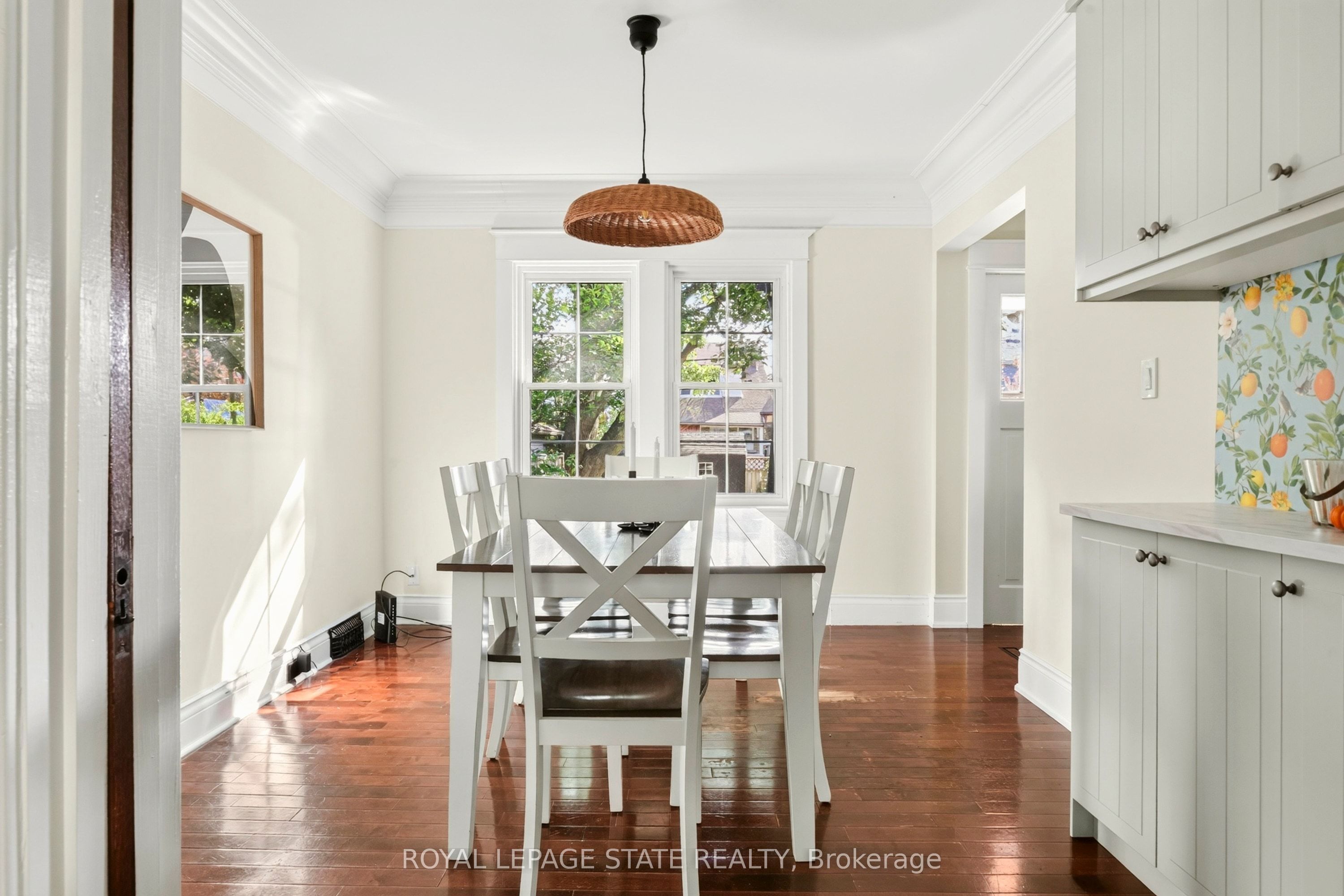 133 Rosslyn Avenue S Property Photo 14