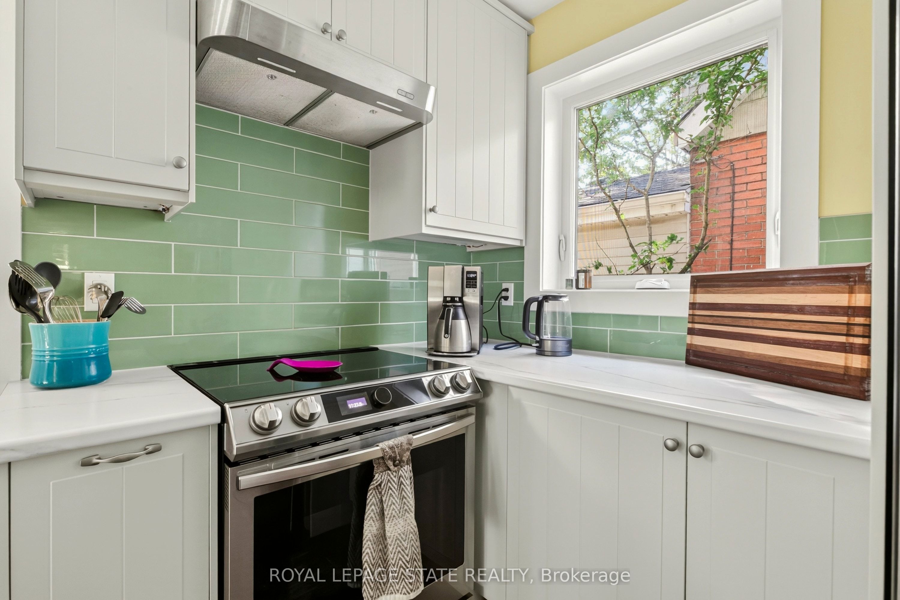133 Rosslyn Avenue S Property Photo 22