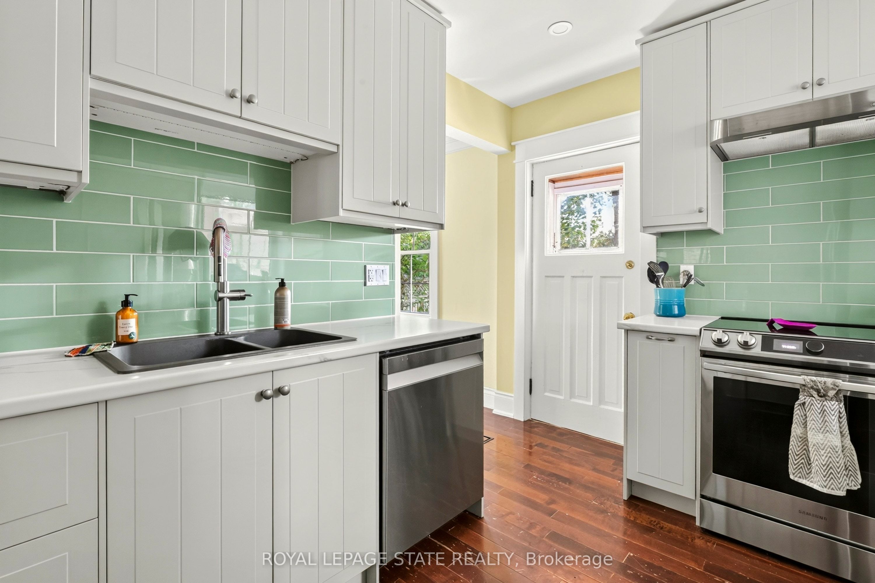 133 Rosslyn Avenue S Property Photo 23