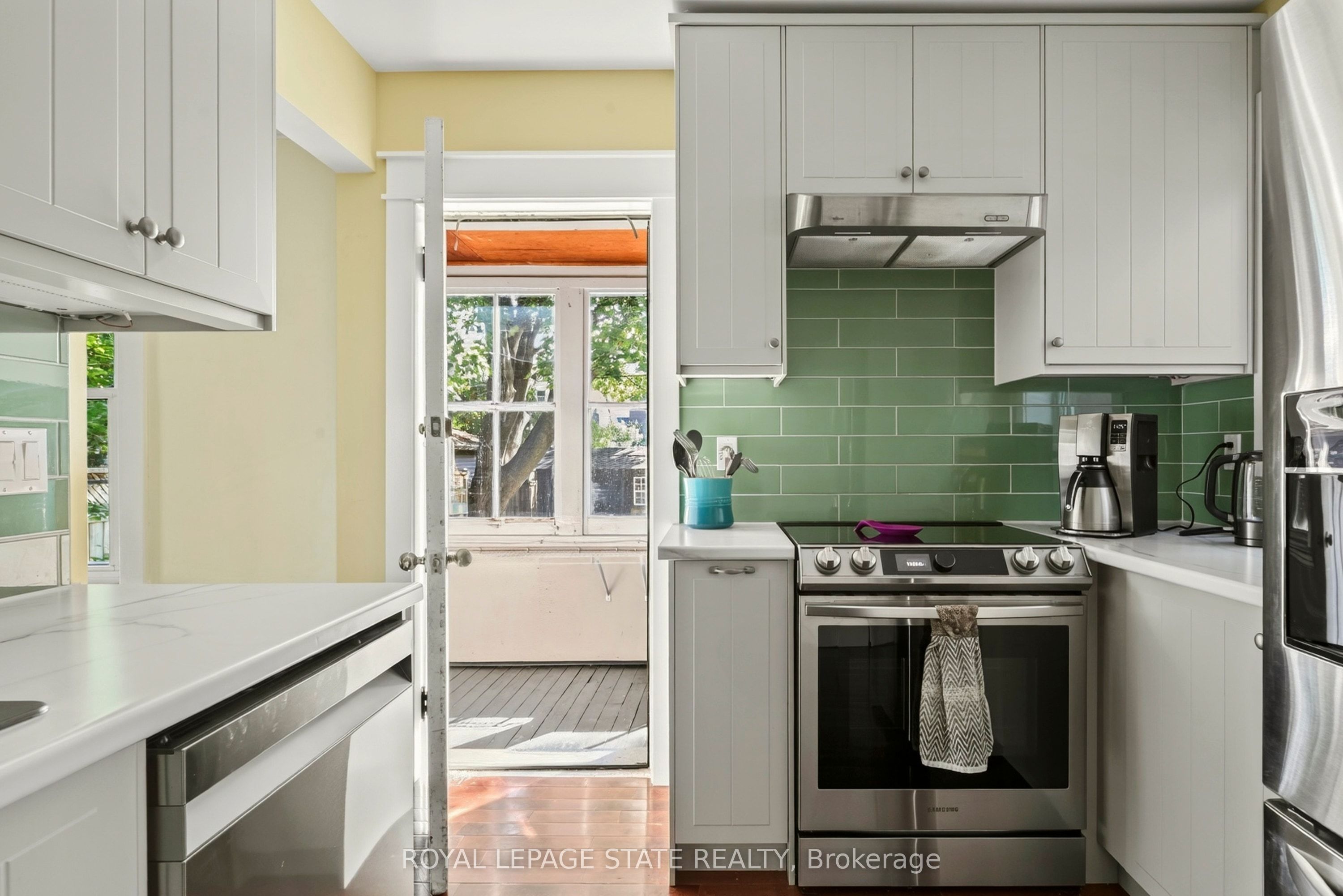 133 Rosslyn Avenue S Property Photo 24