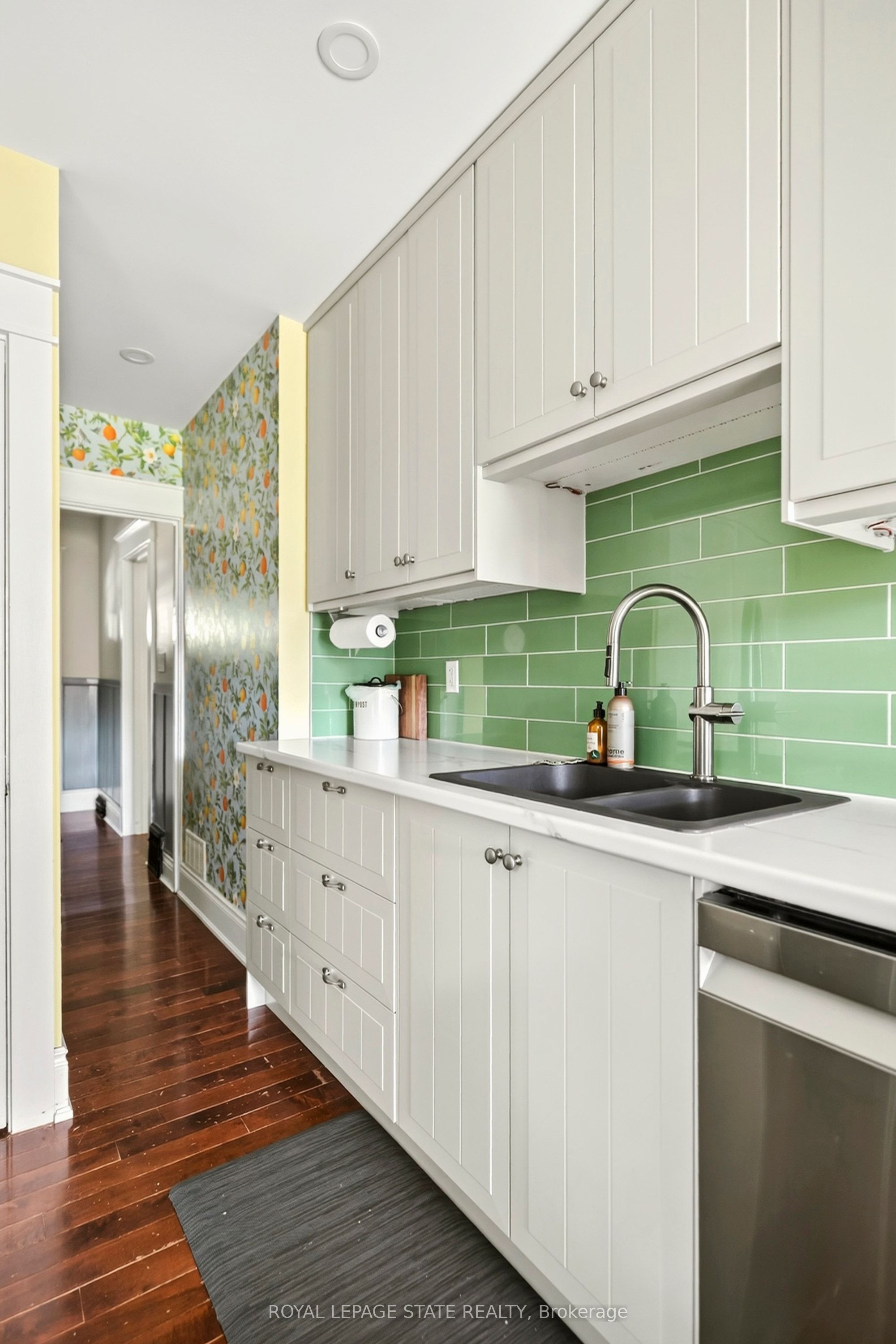 133 Rosslyn Avenue S Property Photo 25