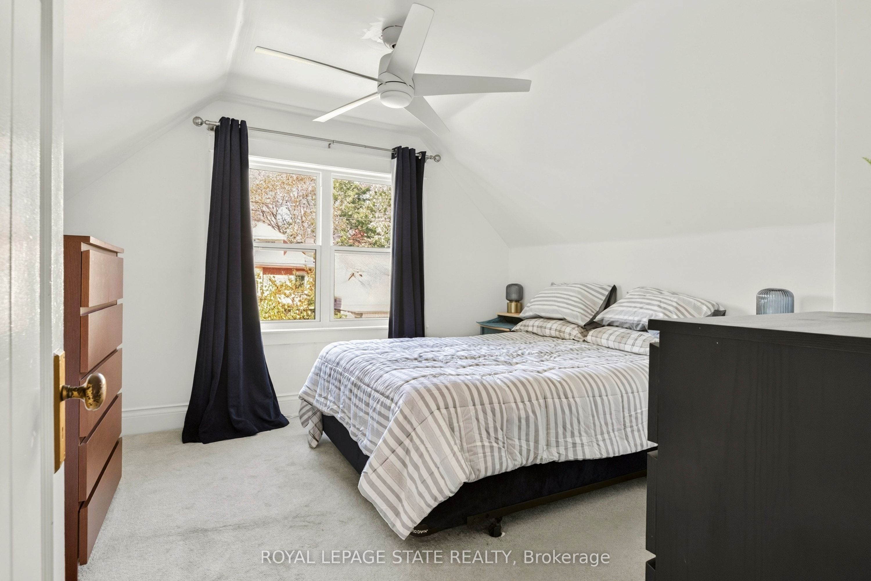 133 Rosslyn Avenue S Property Photo 28