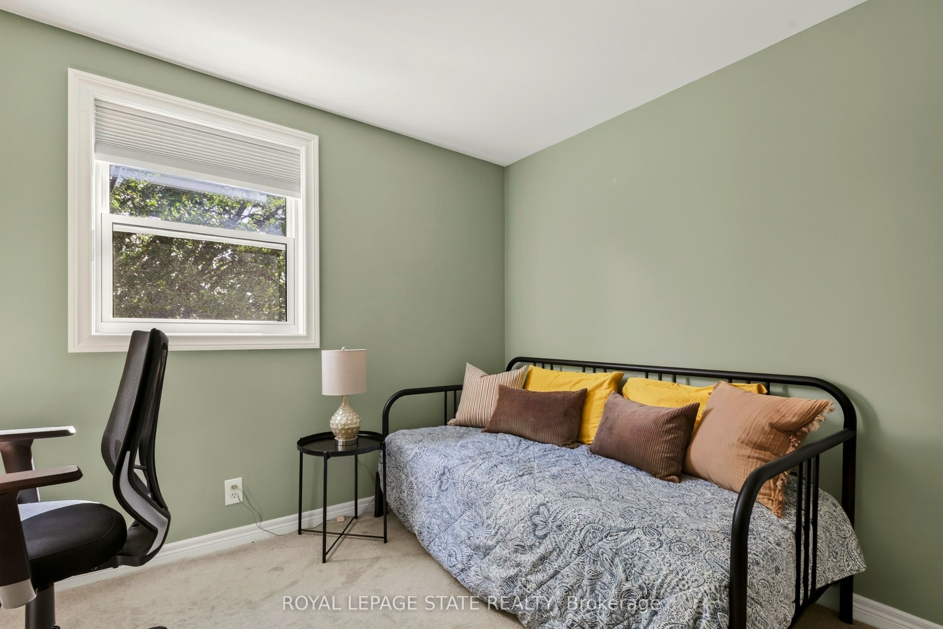 133 Rosslyn Avenue S Property Photo 36