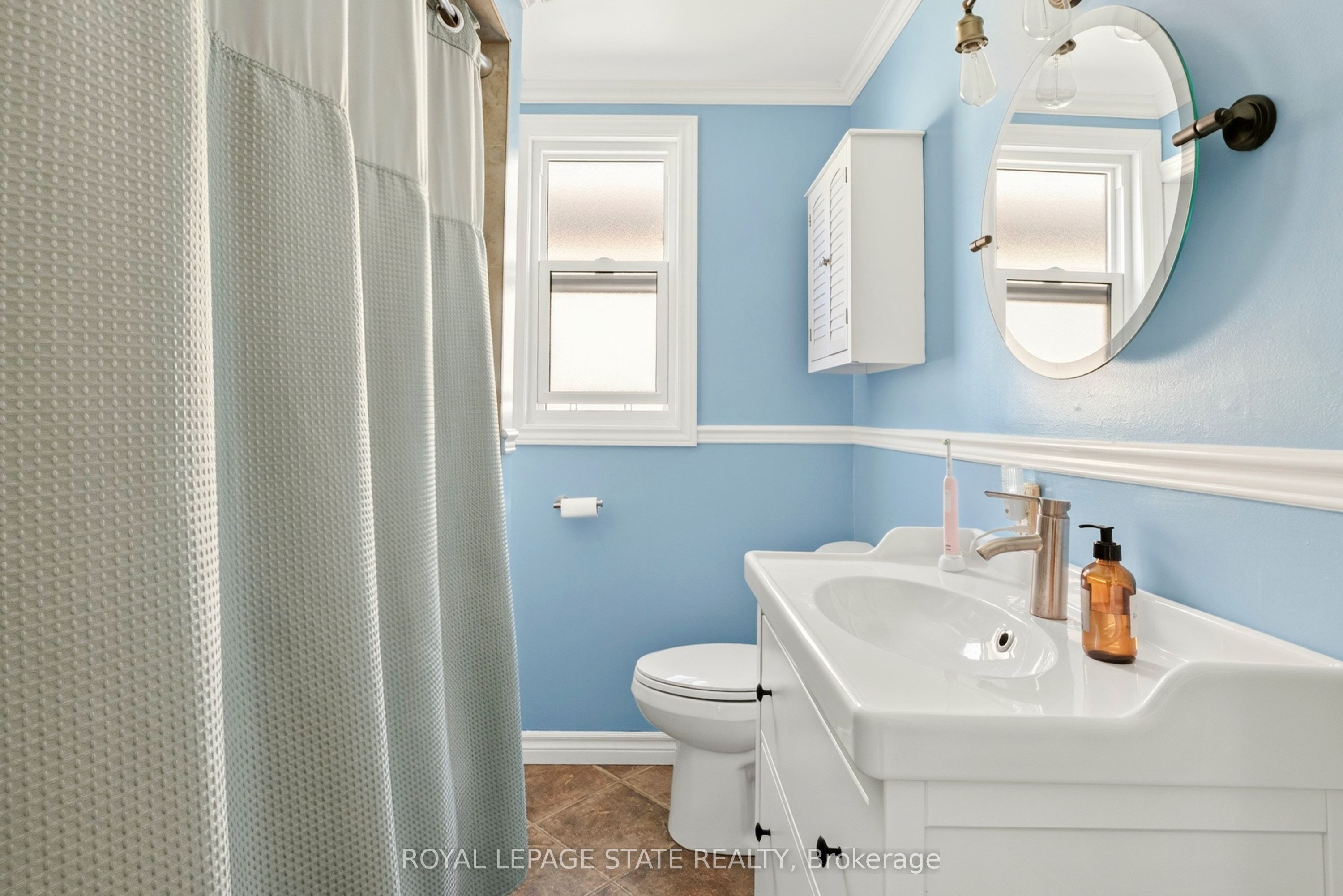 133 Rosslyn Avenue S Property Photo 37