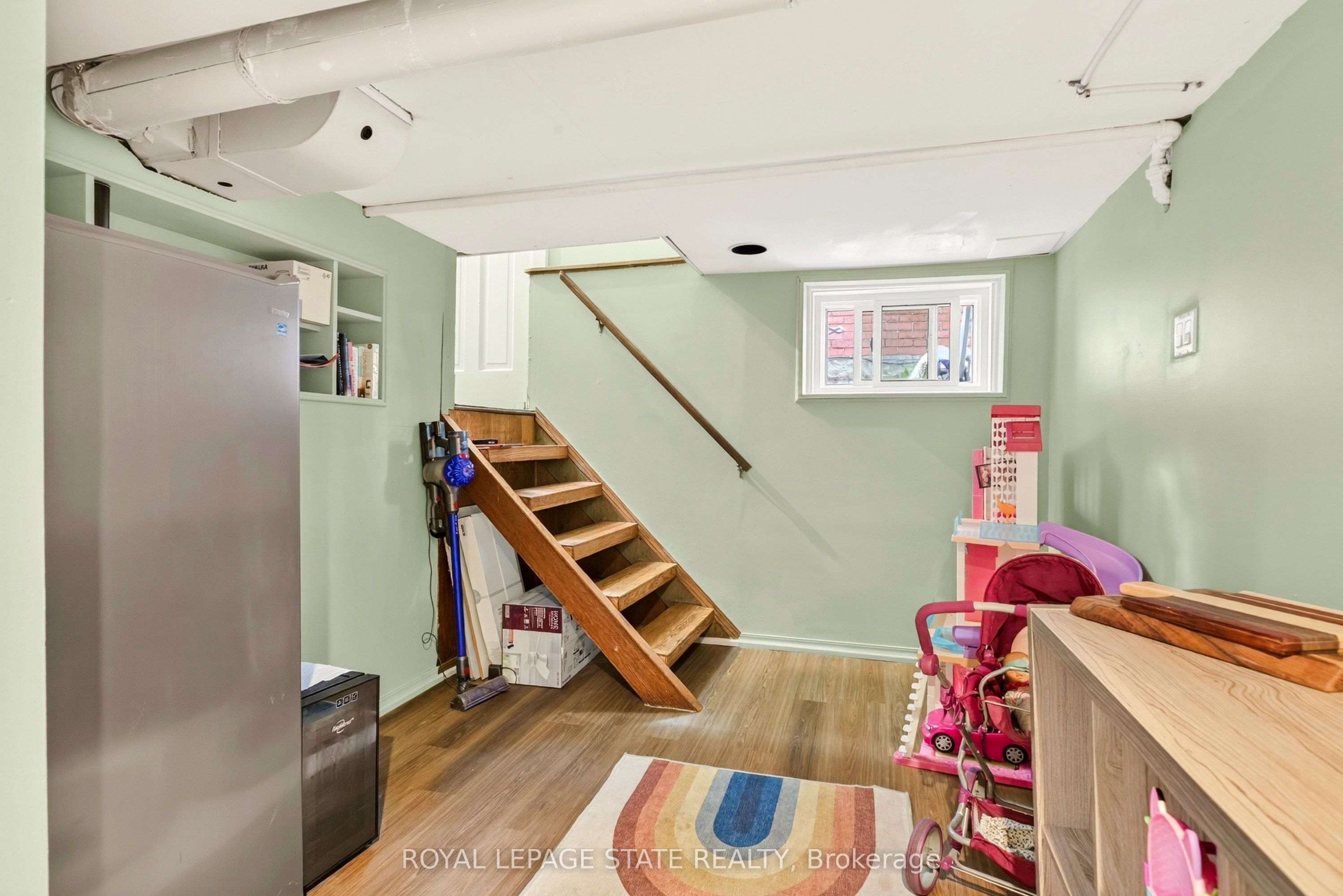 133 Rosslyn Avenue S Property Photo 38