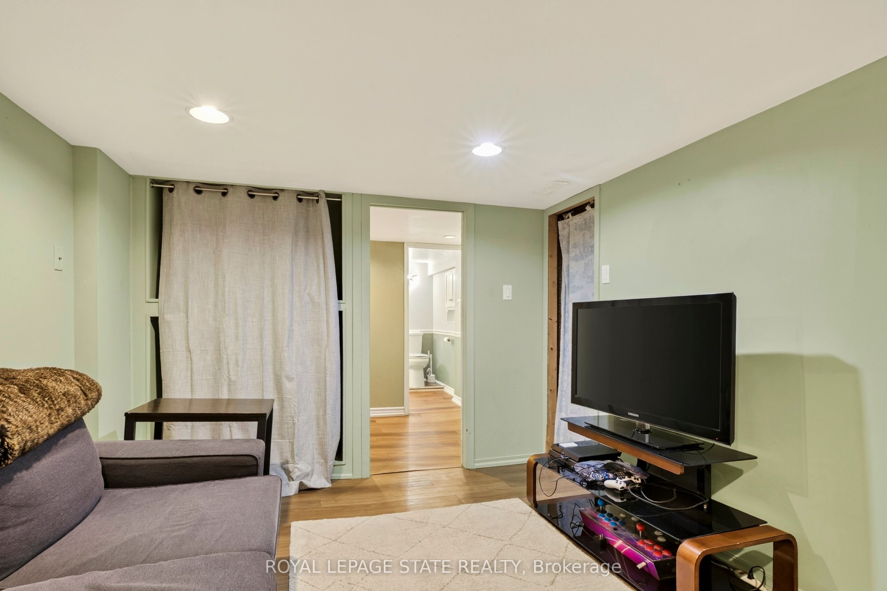 133 Rosslyn Avenue S Property Photo 41