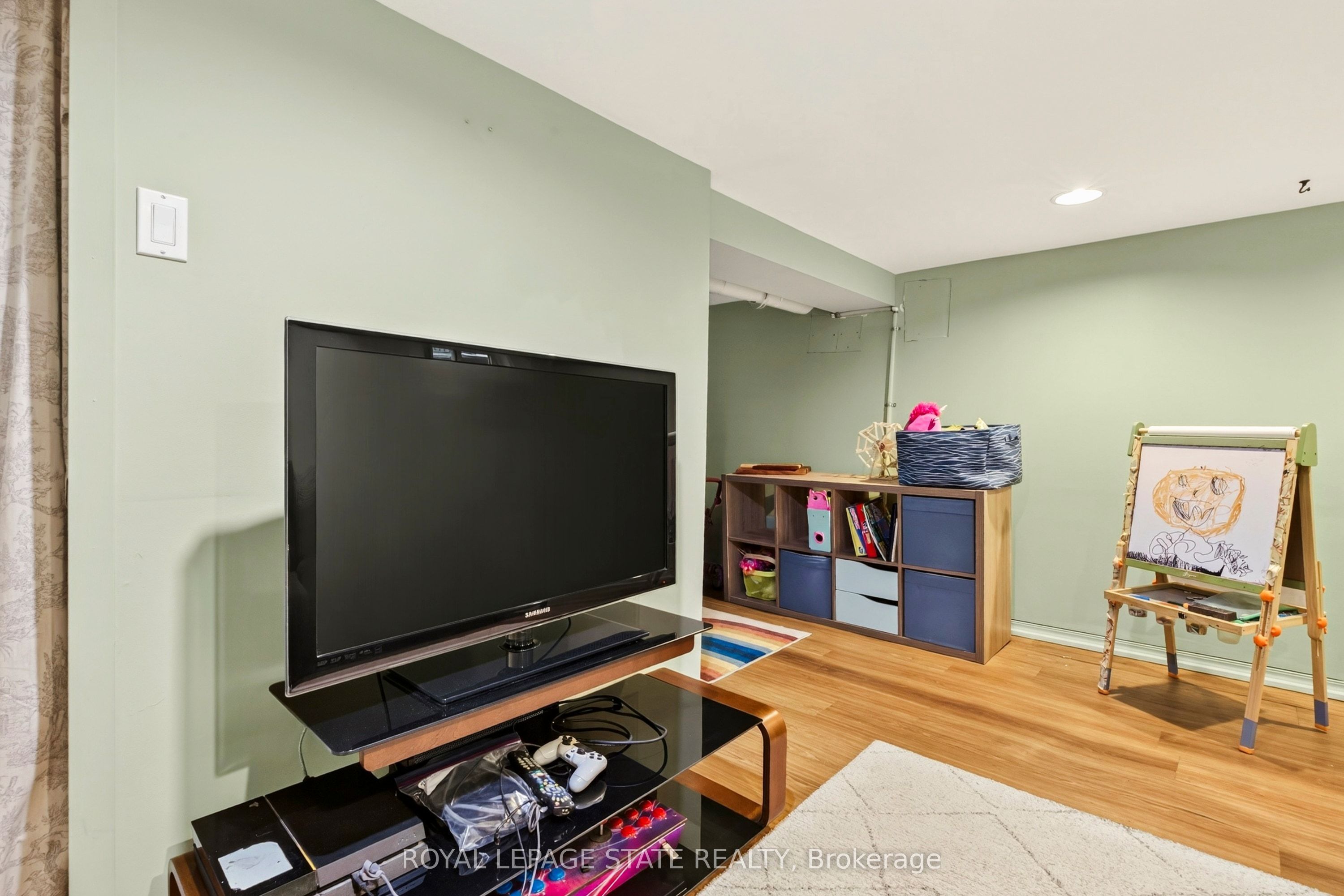 133 Rosslyn Avenue S Property Photo 42
