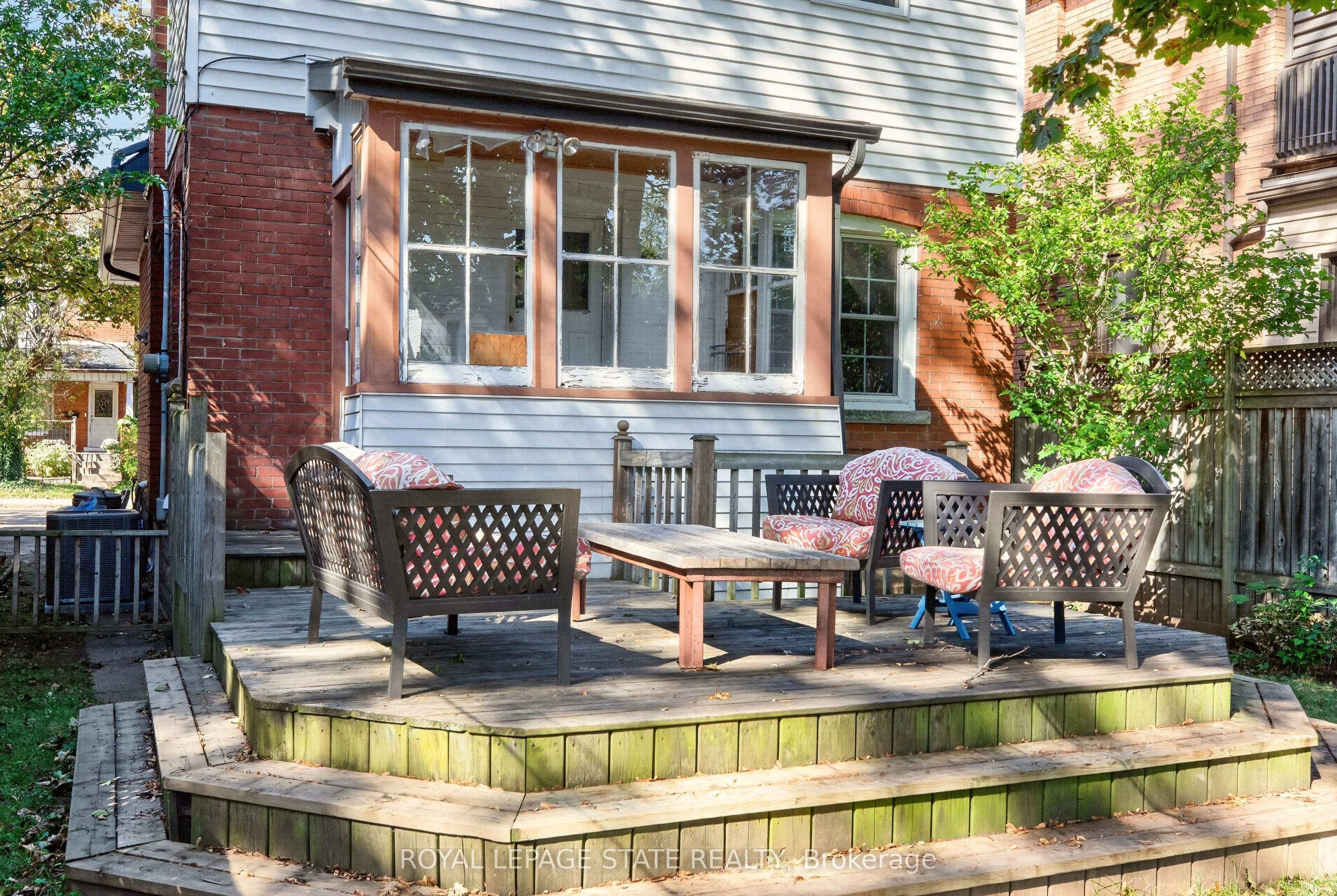 133 Rosslyn Avenue S Property Photo 45