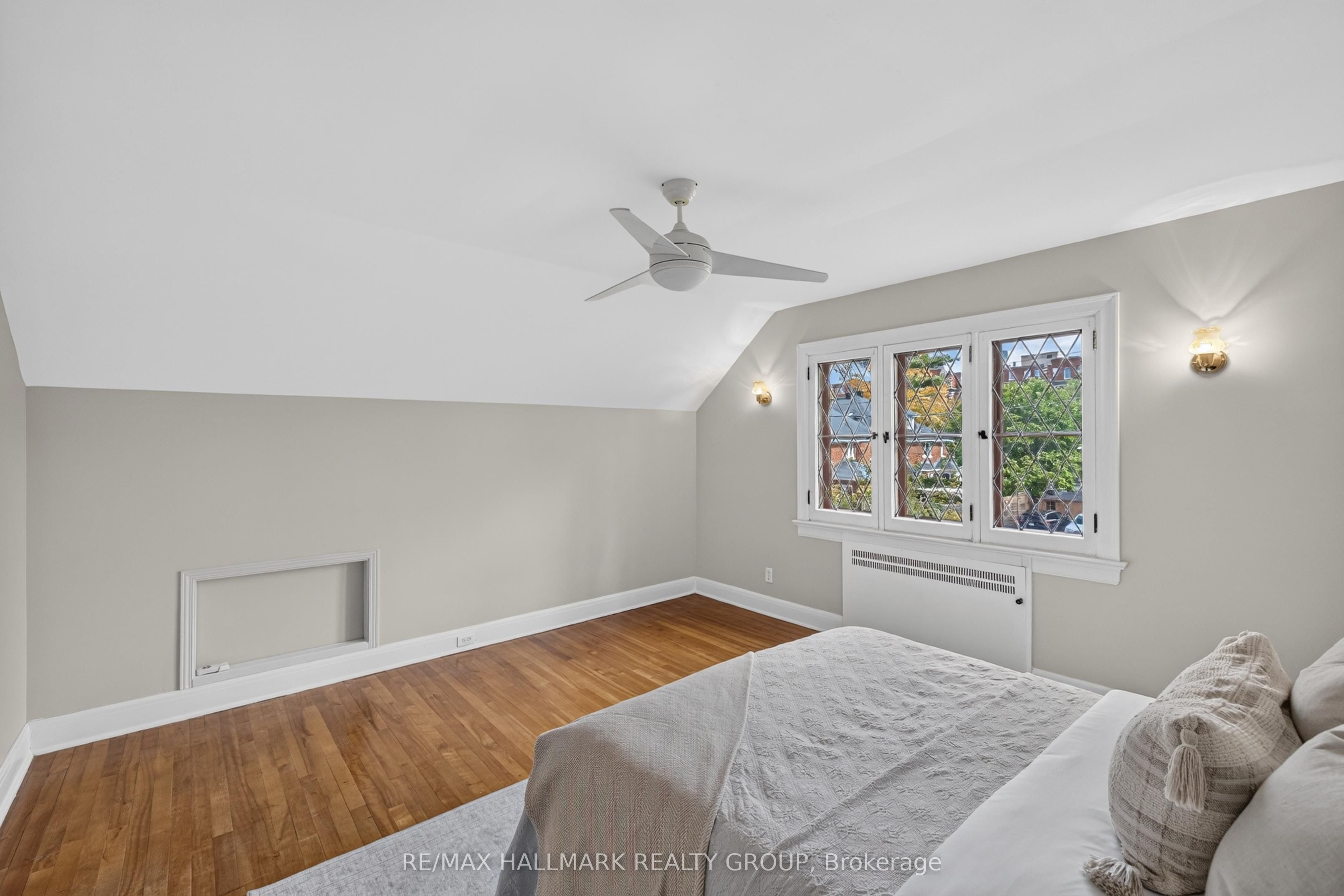 418 Hamilton Avenue S Property Photo 16