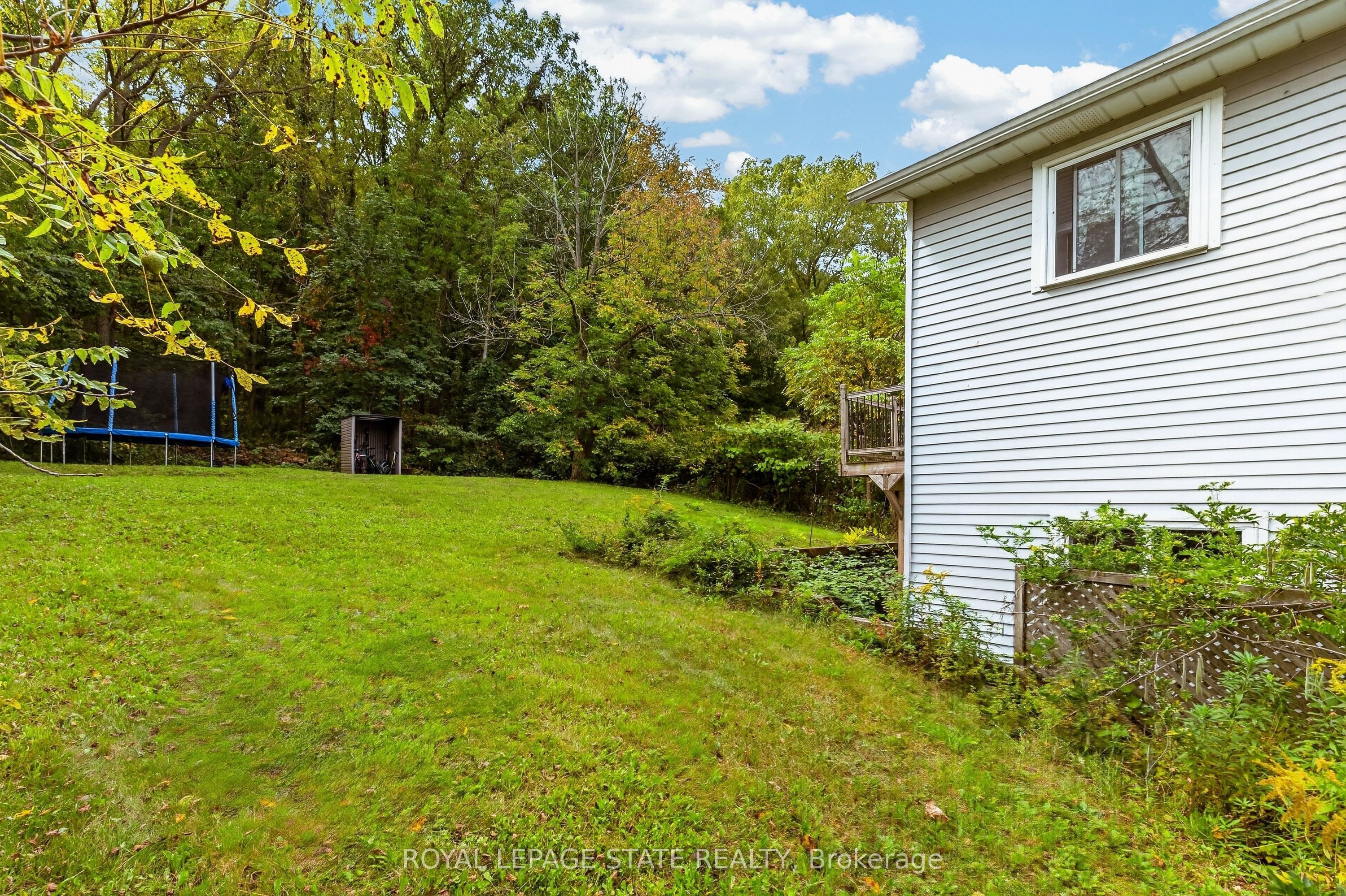 211 Main Street W Property Photo 25