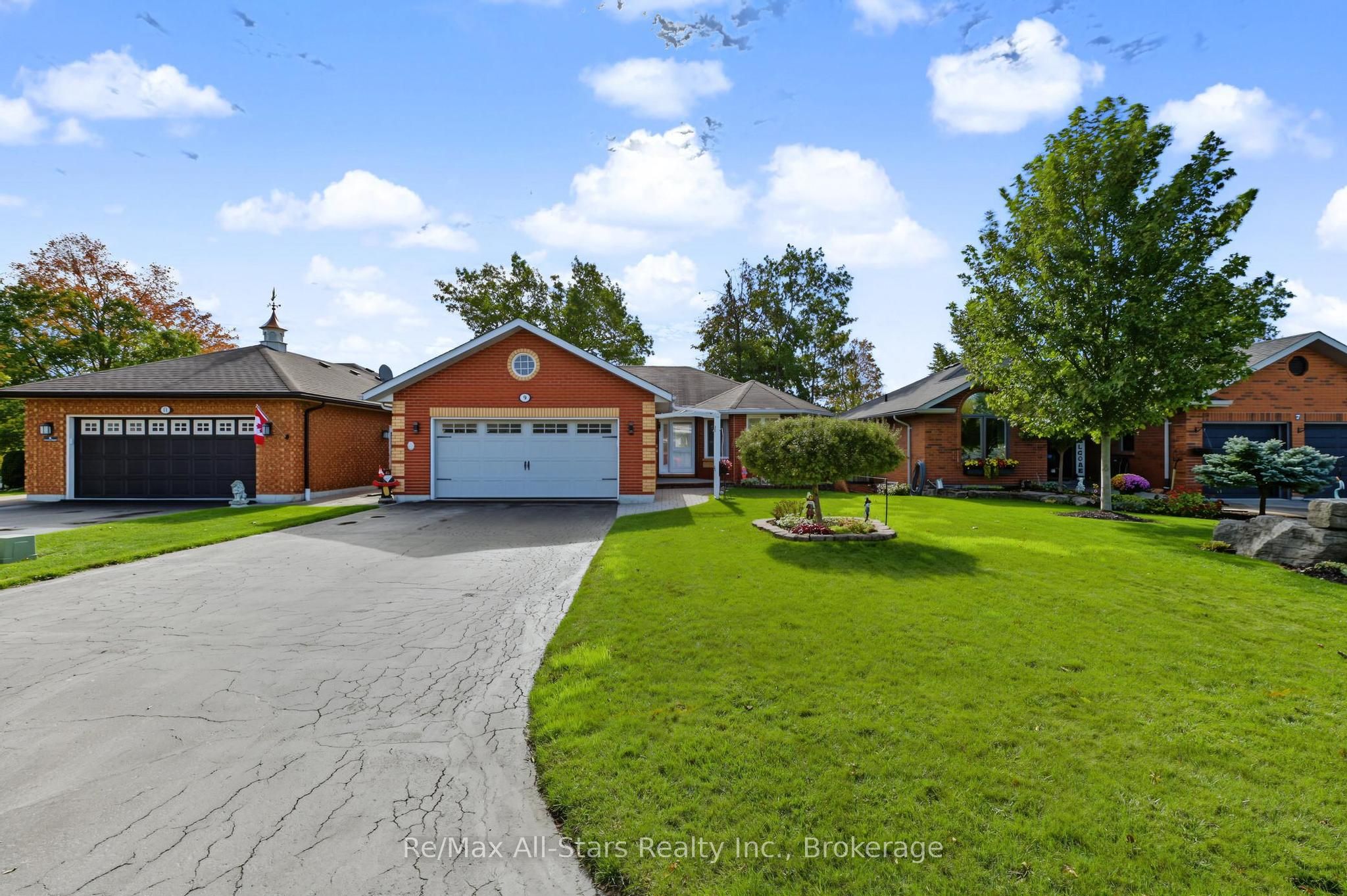 9 Hillview Drive Property Photo 1