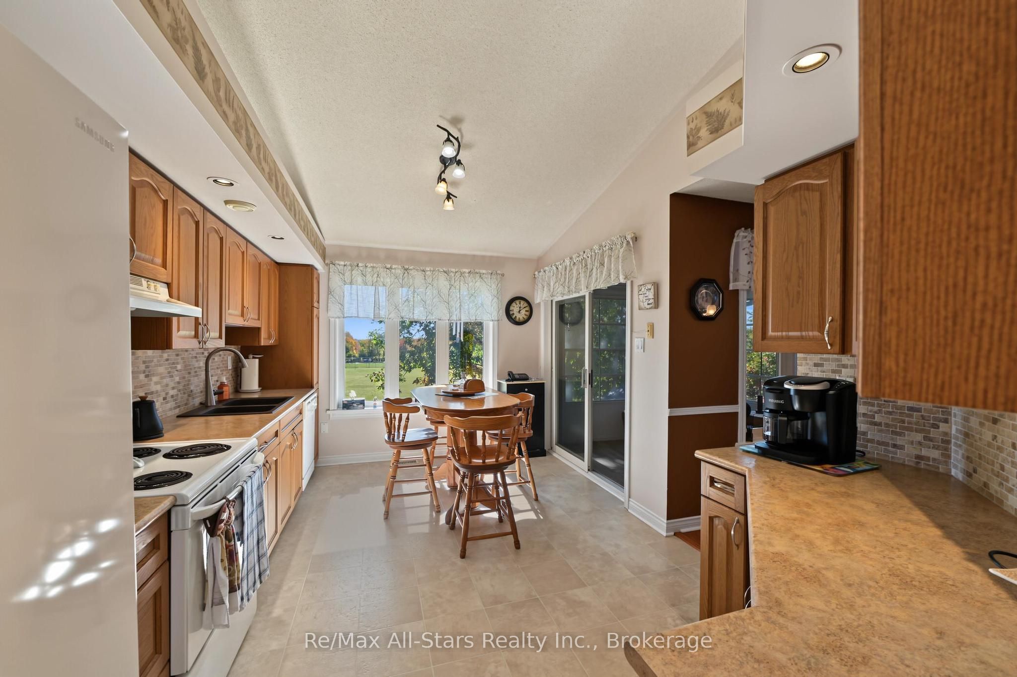 9 Hillview Drive Property Photo 13