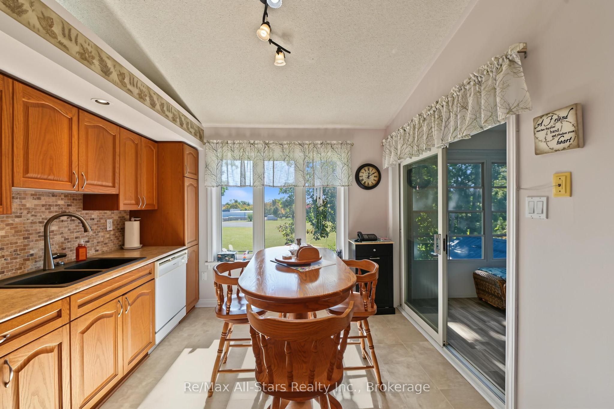 9 Hillview Drive Property Photo 14