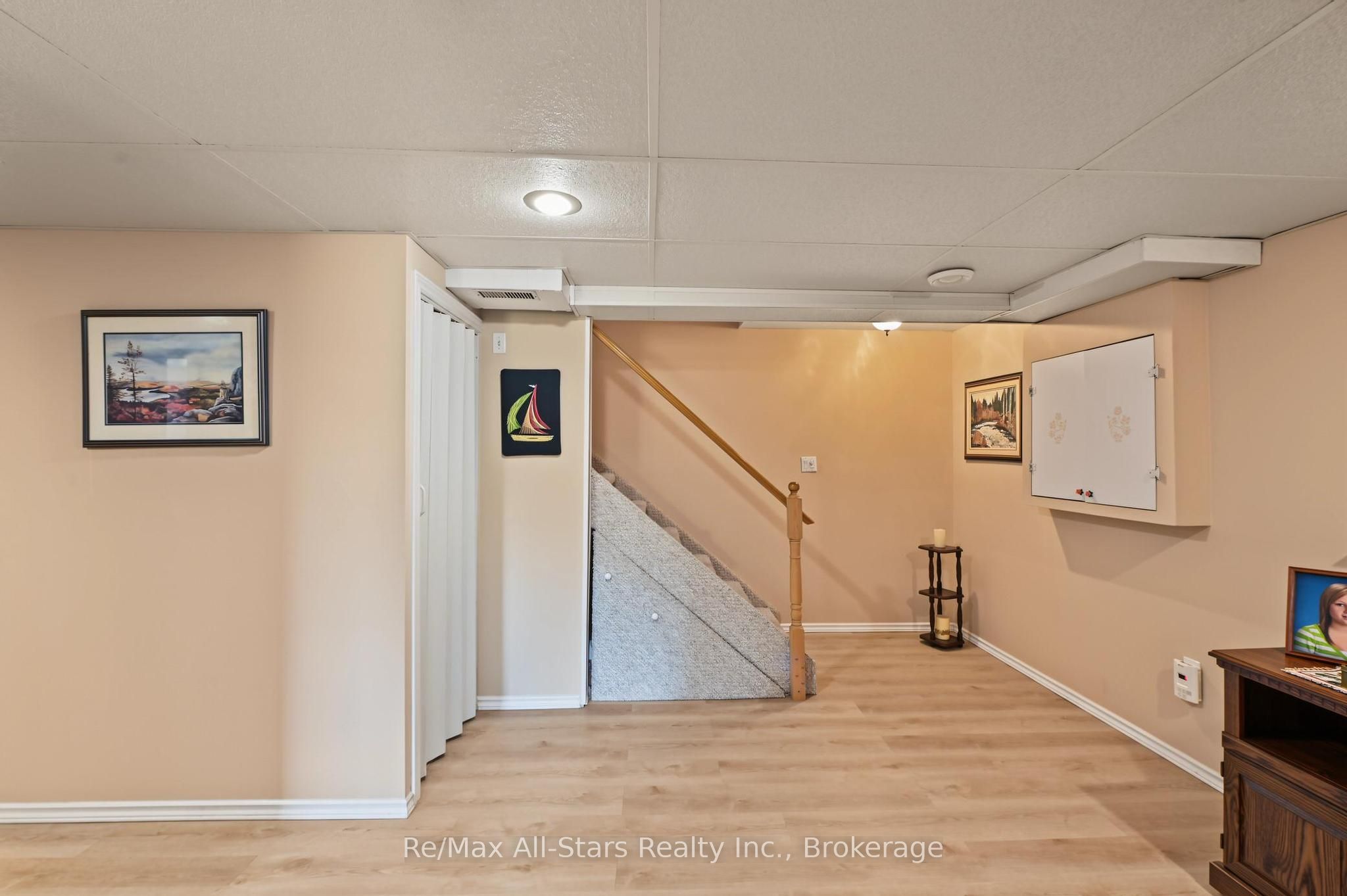 9 Hillview Drive Property Photo 27