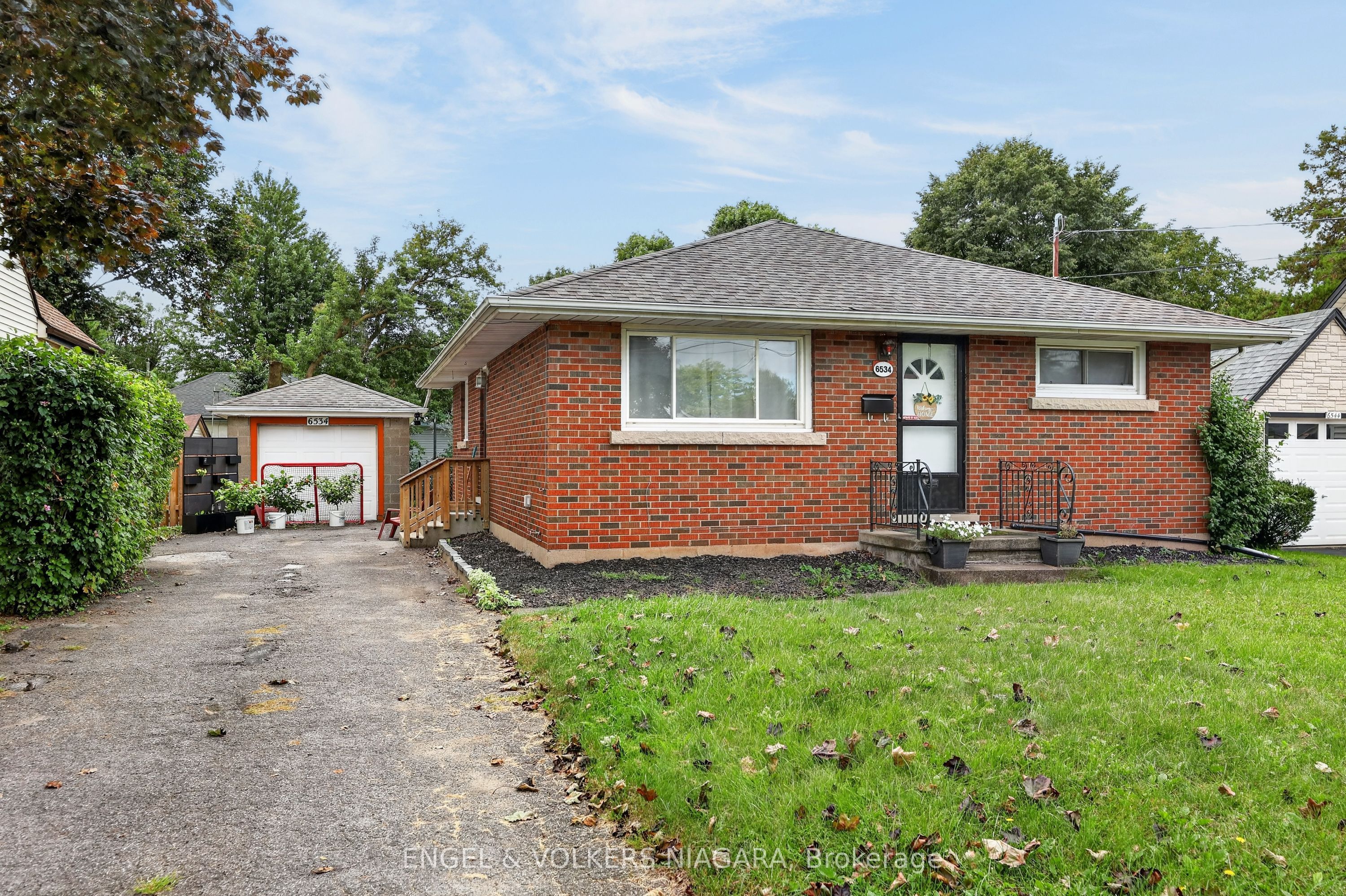 6534 Riall Street Property Photo 2