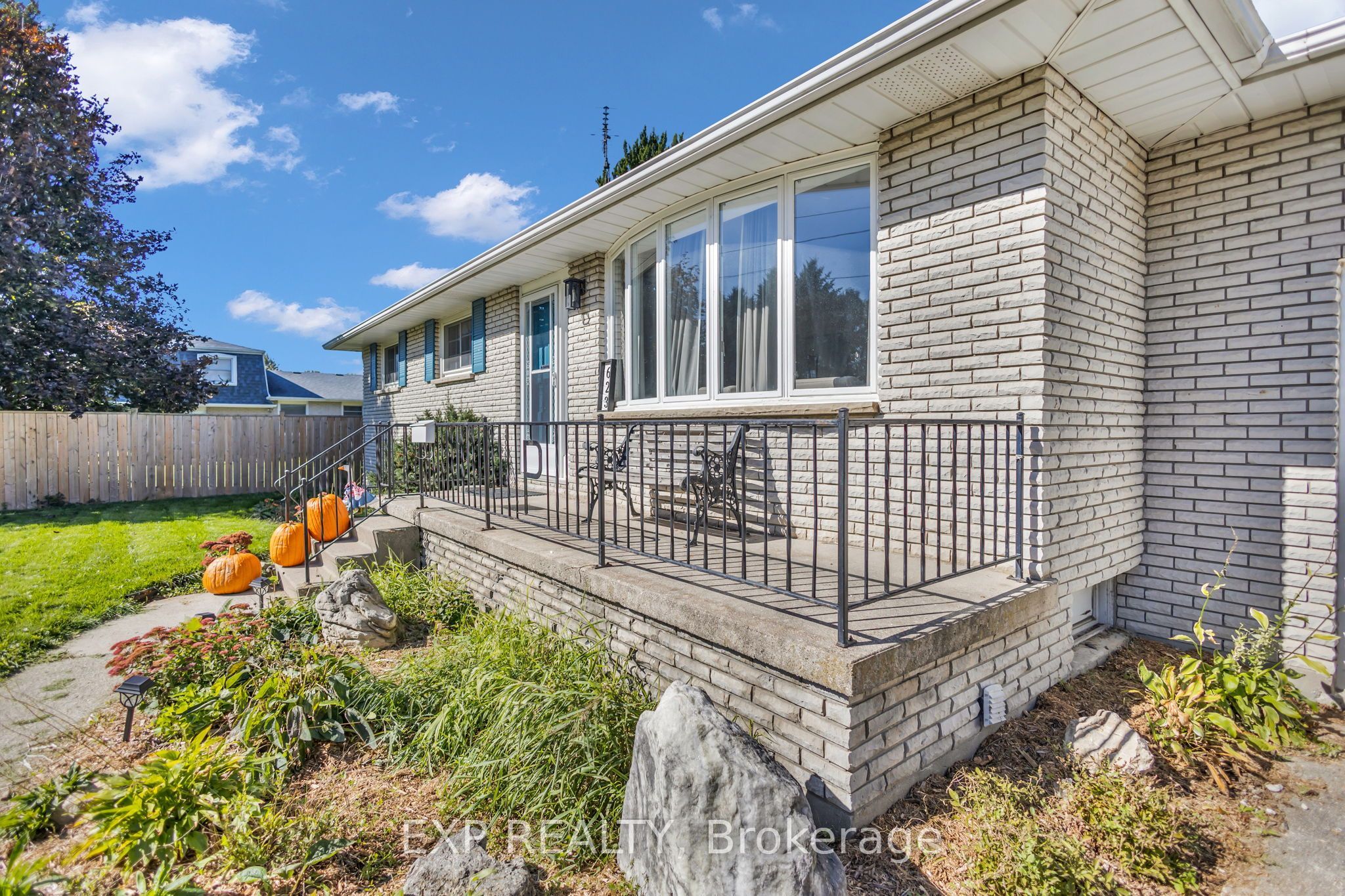 623 King Street W Property Photo 3