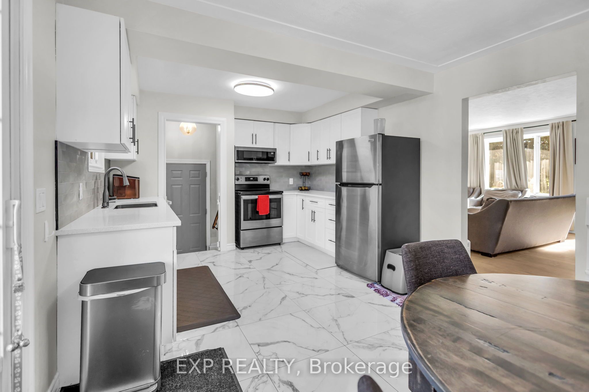 623 King Street W Property Photo 12