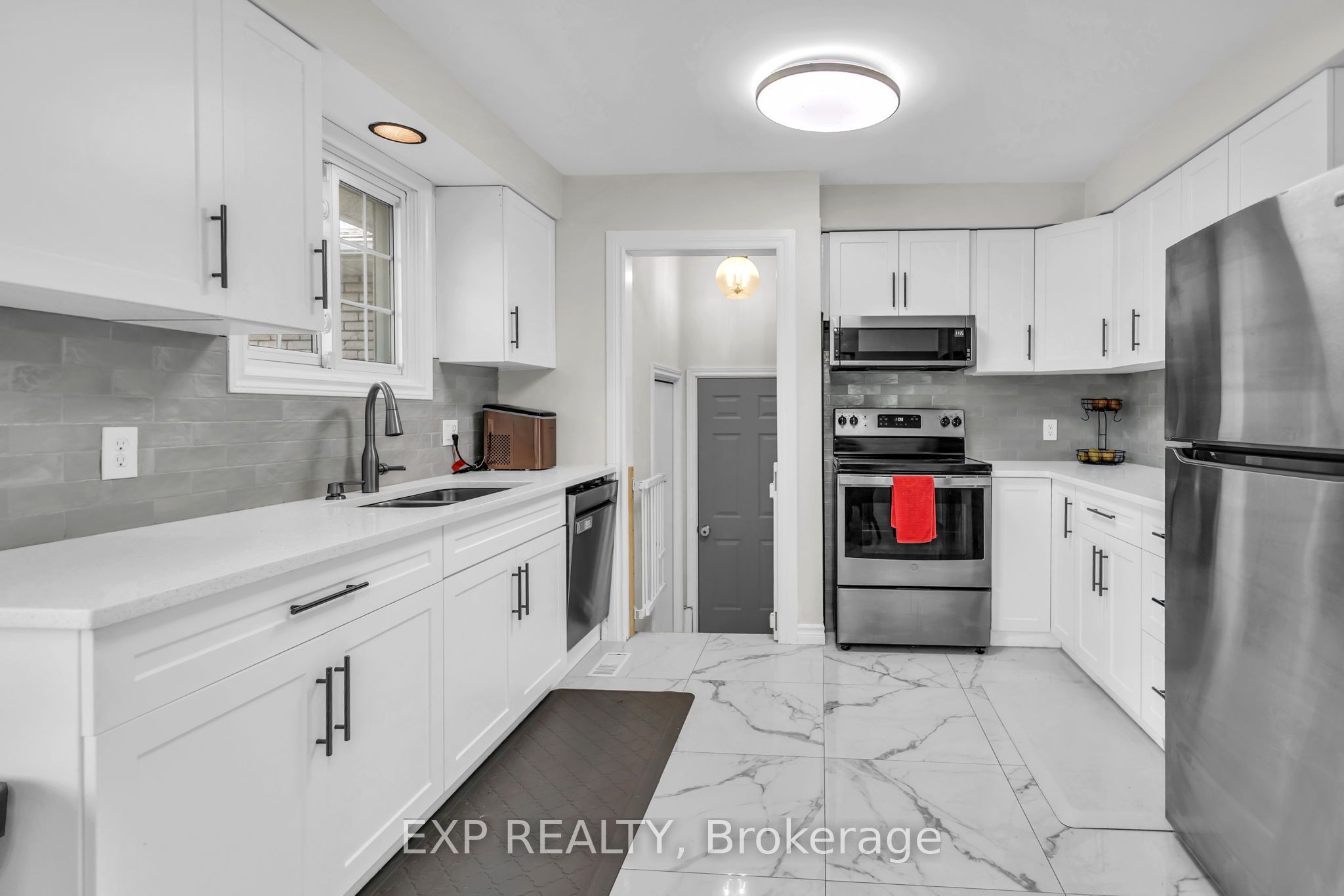 623 King Street W Property Photo 14