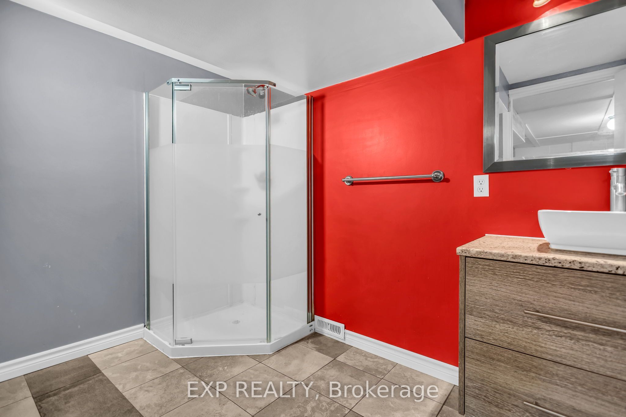 623 King Street W Property Photo 34