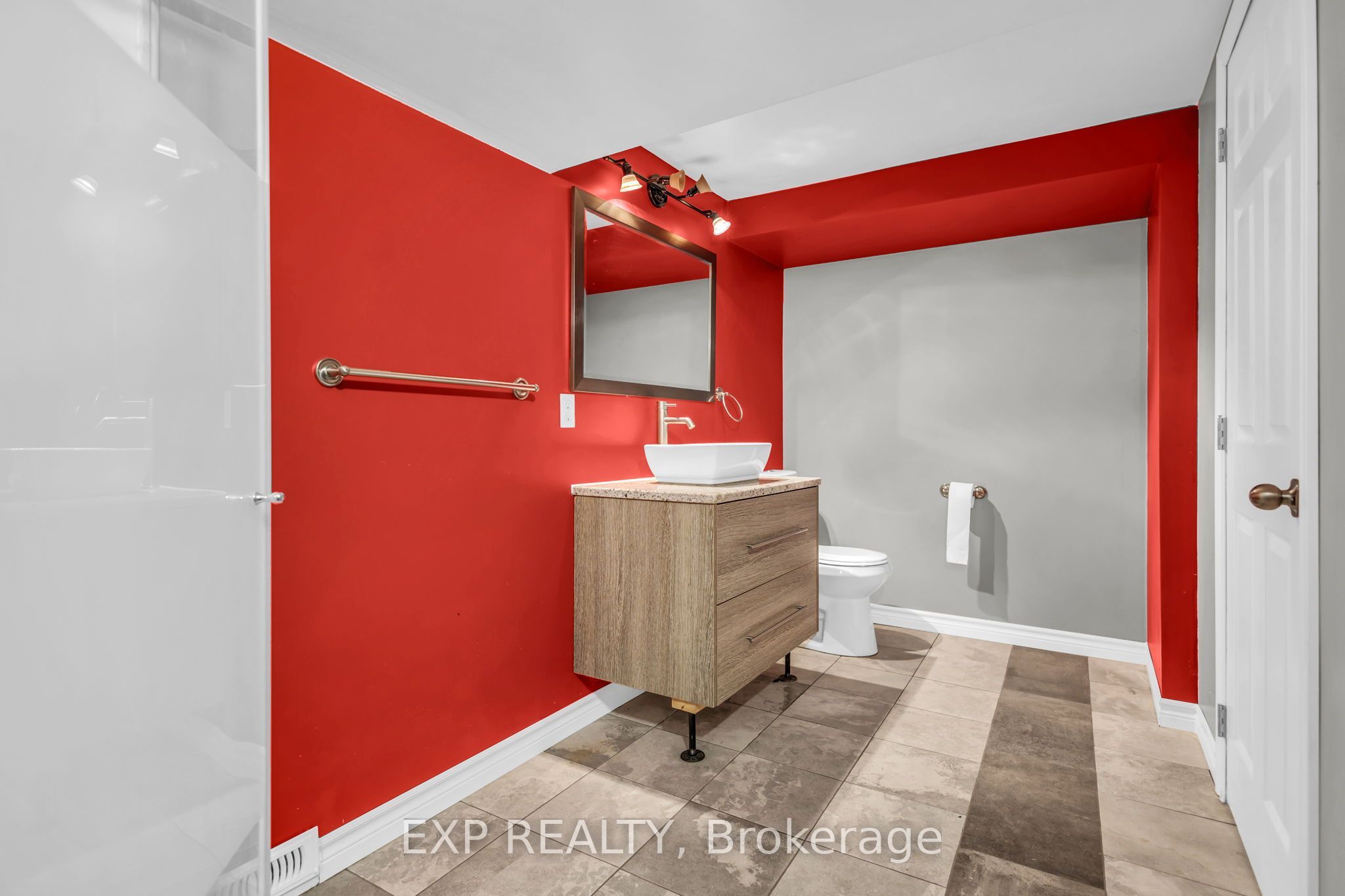 623 King Street W Property Photo 35