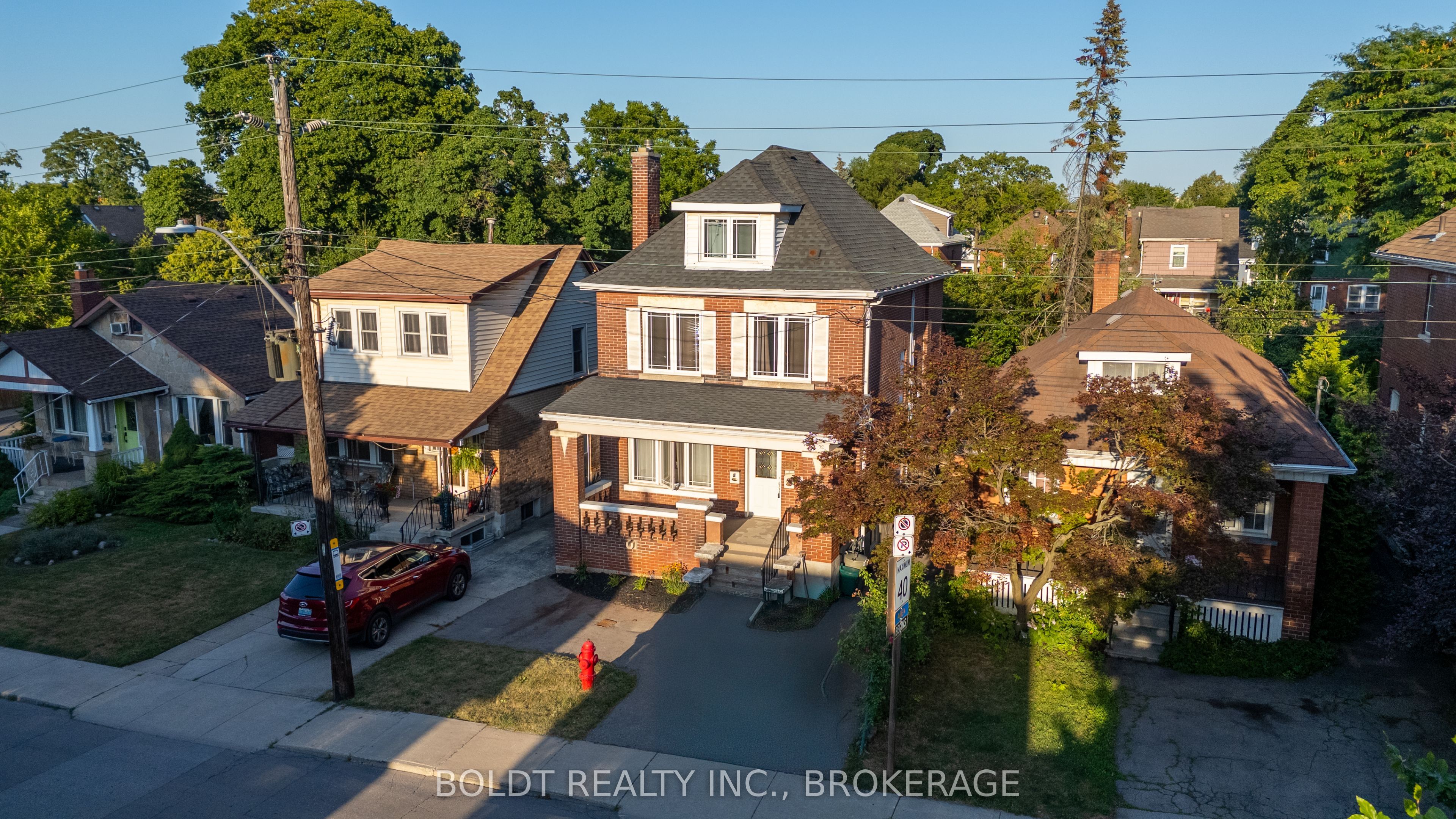 209 Rosslyn Avenue S Property Photo 4