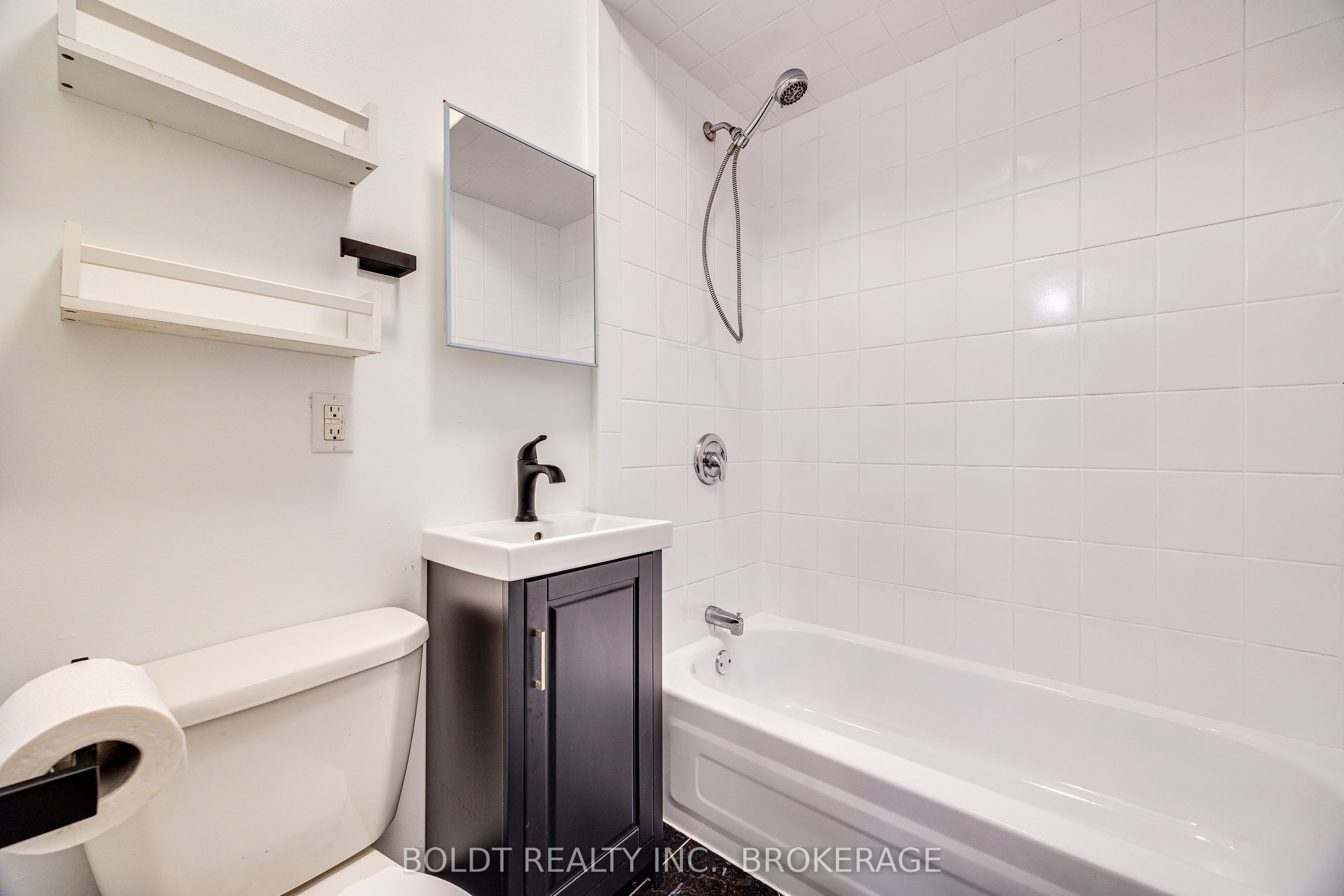209 Rosslyn Avenue S Property Photo 8