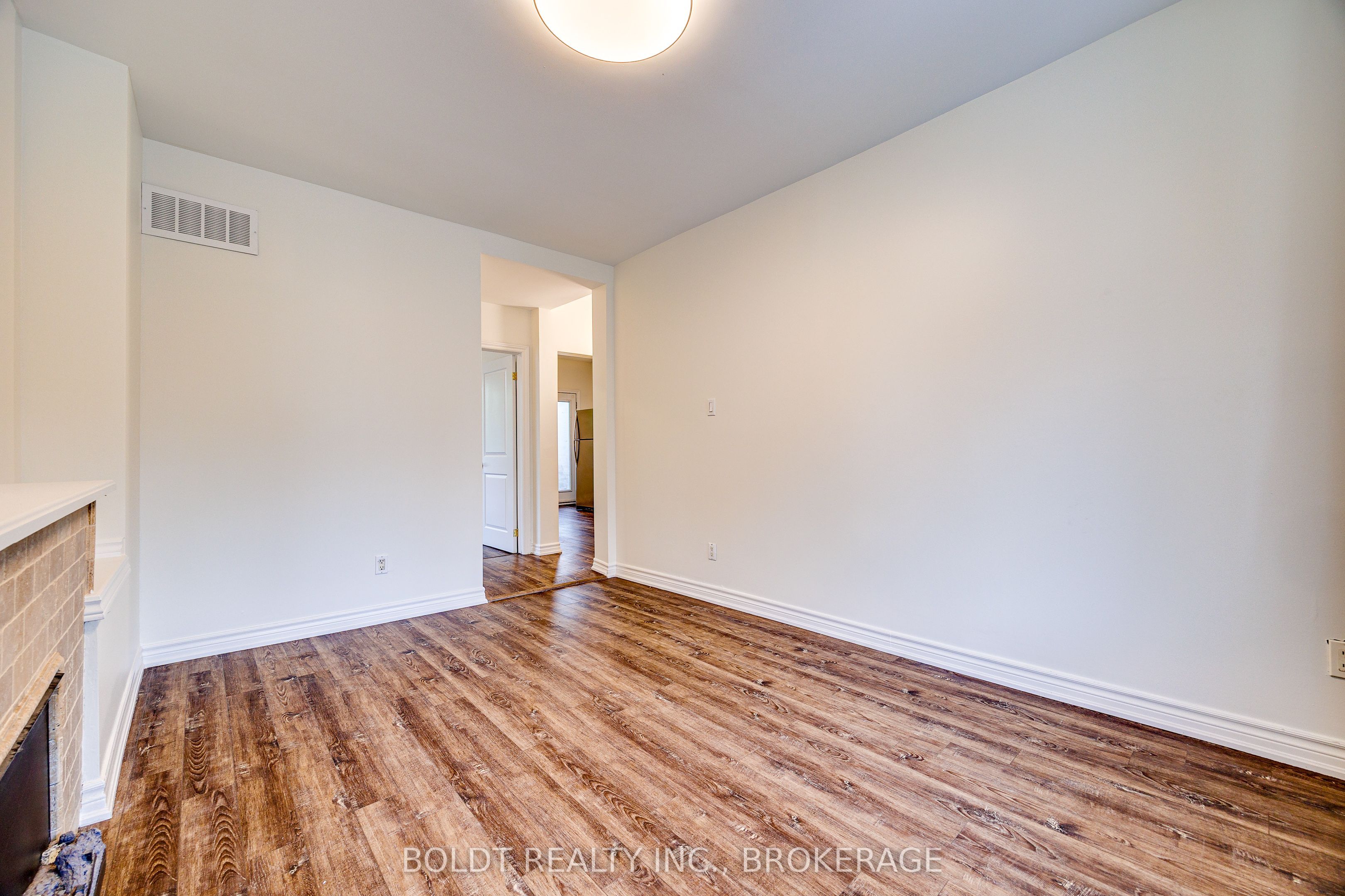 209 Rosslyn Avenue S Property Photo 11