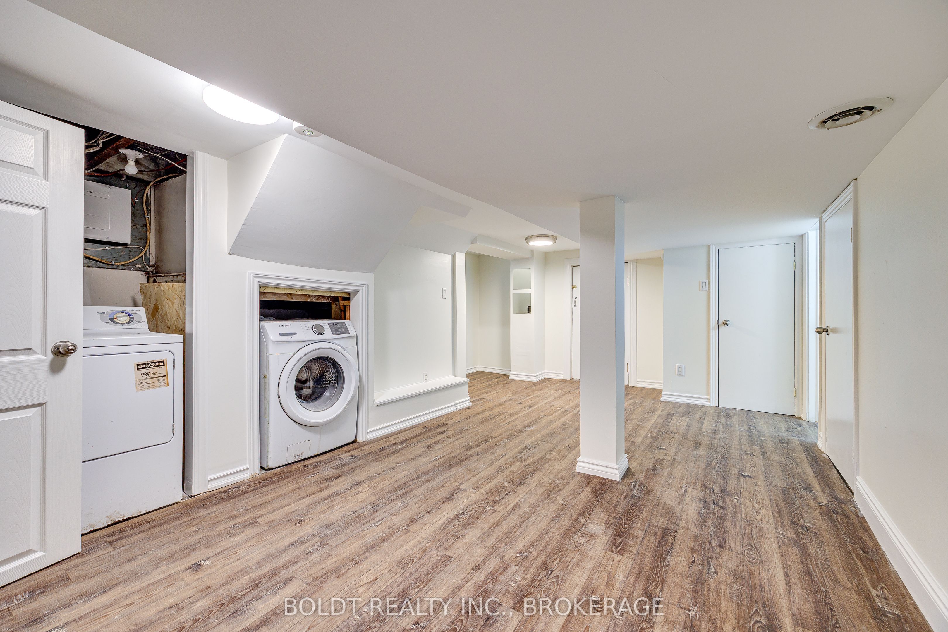 209 Rosslyn Avenue S Property Photo 13