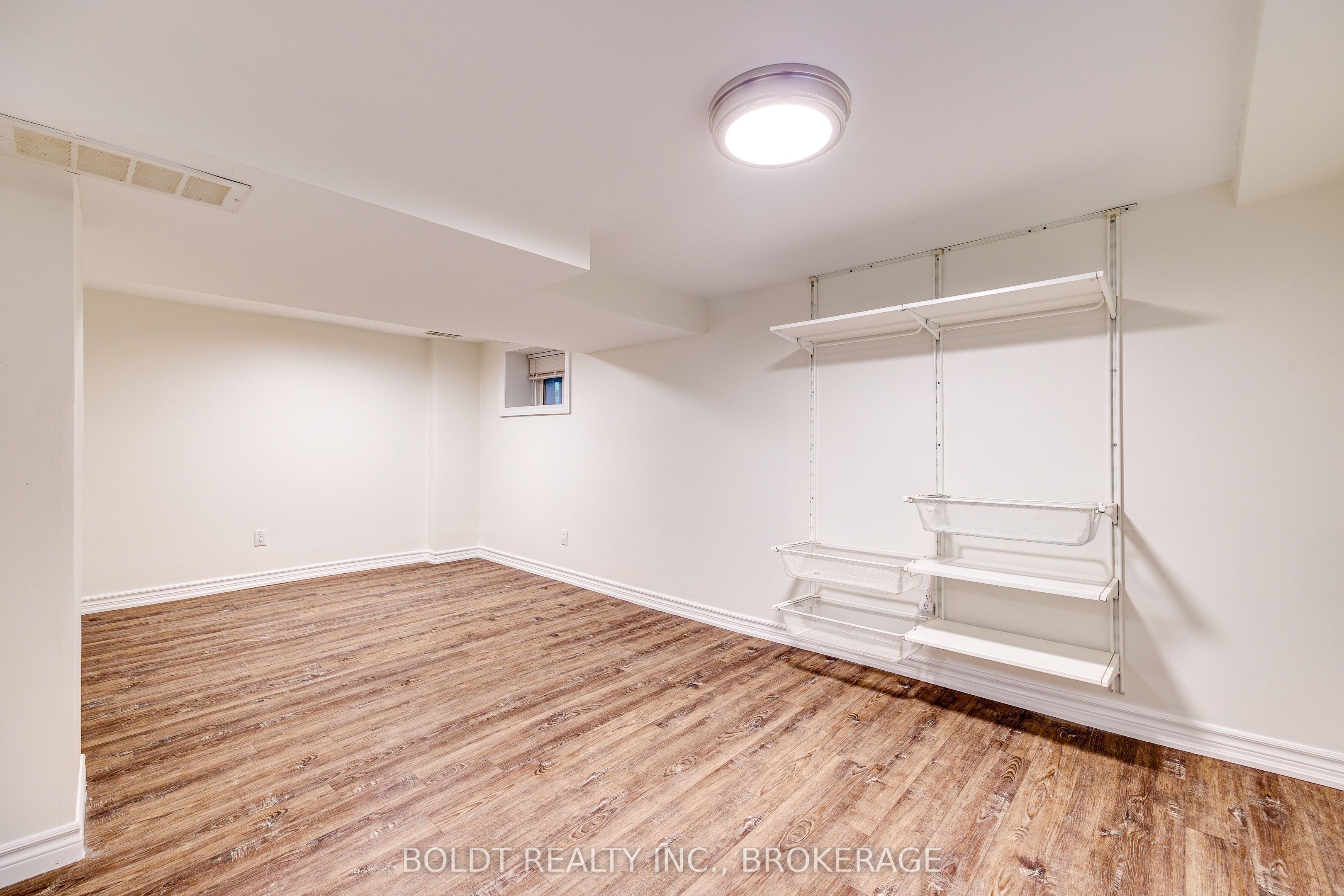 209 Rosslyn Avenue S Property Photo 16