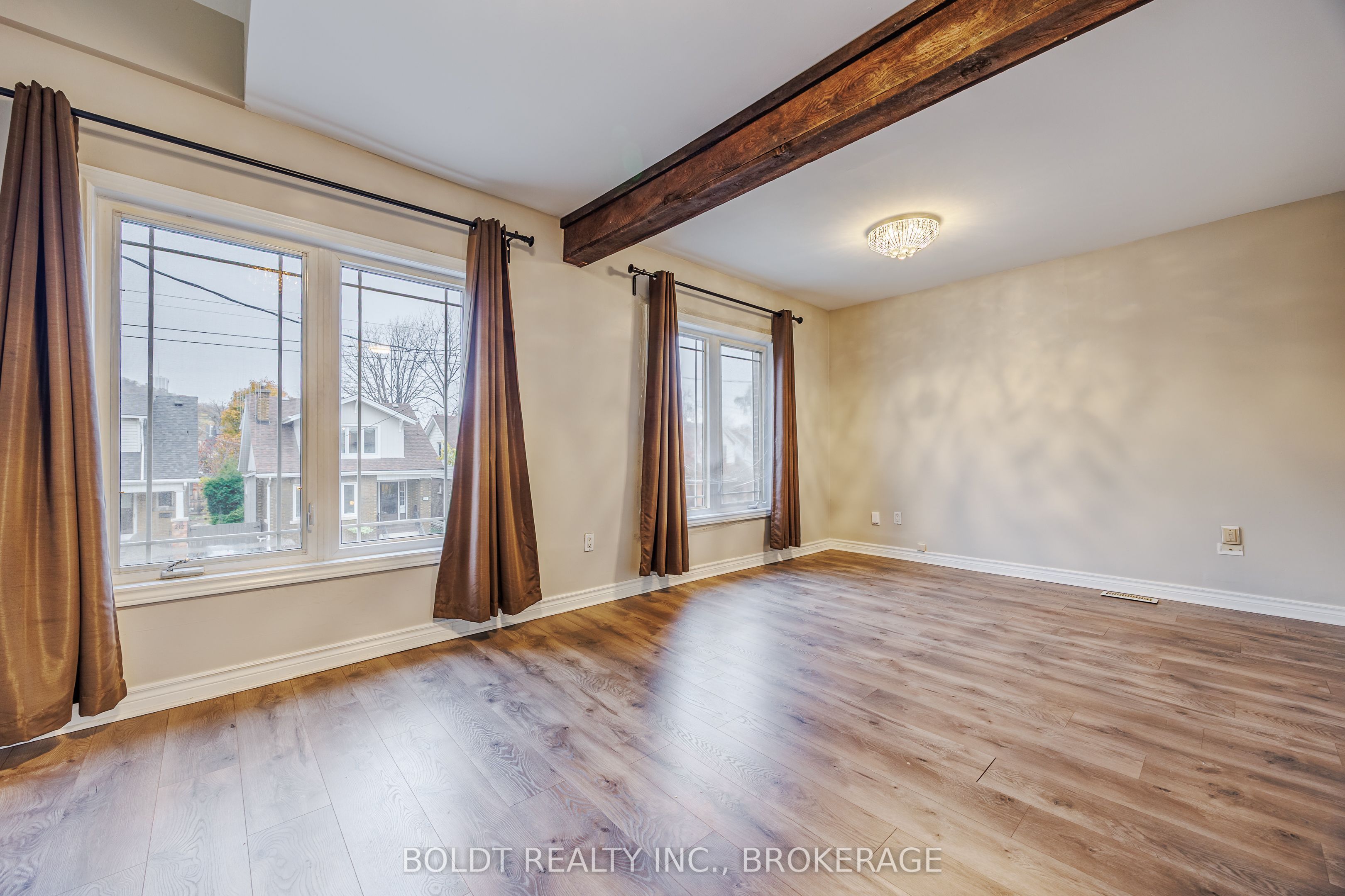 209 Rosslyn Avenue S Property Photo 21