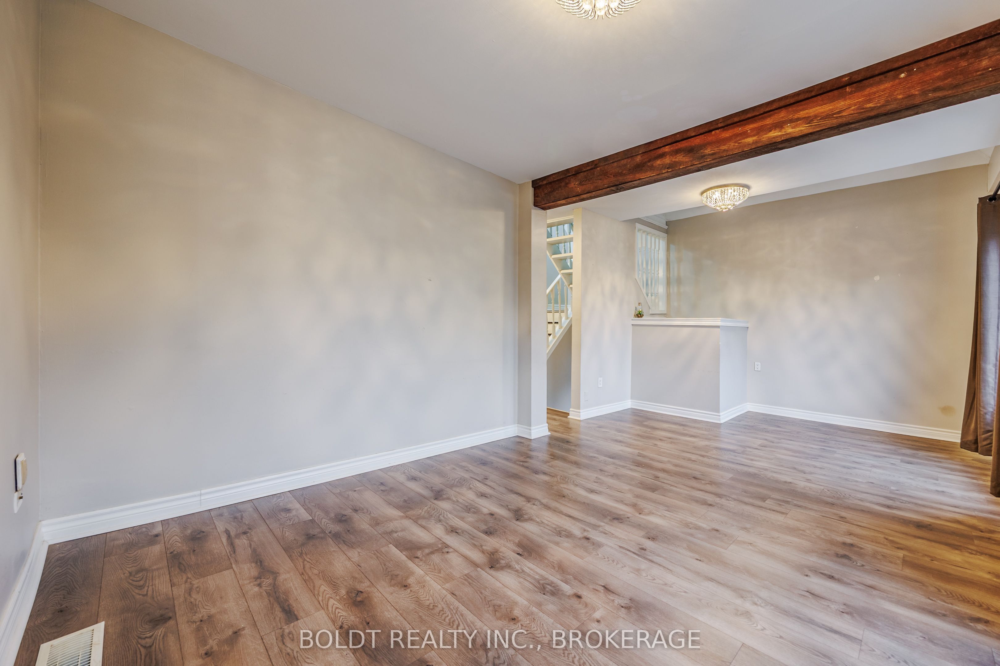 209 Rosslyn Avenue S Property Photo 22