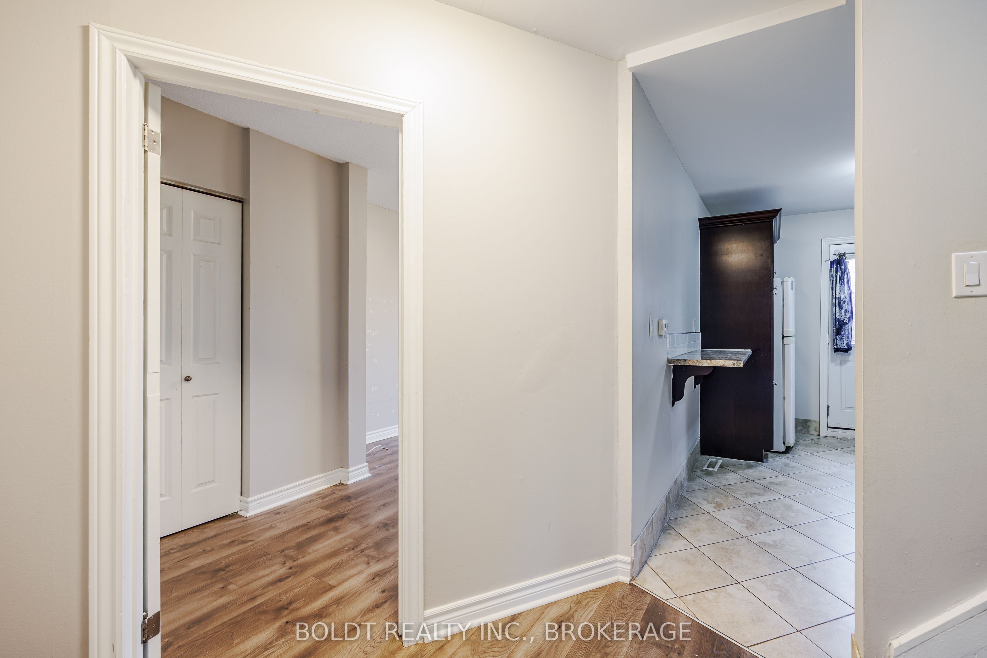 209 Rosslyn Avenue S Property Photo 23