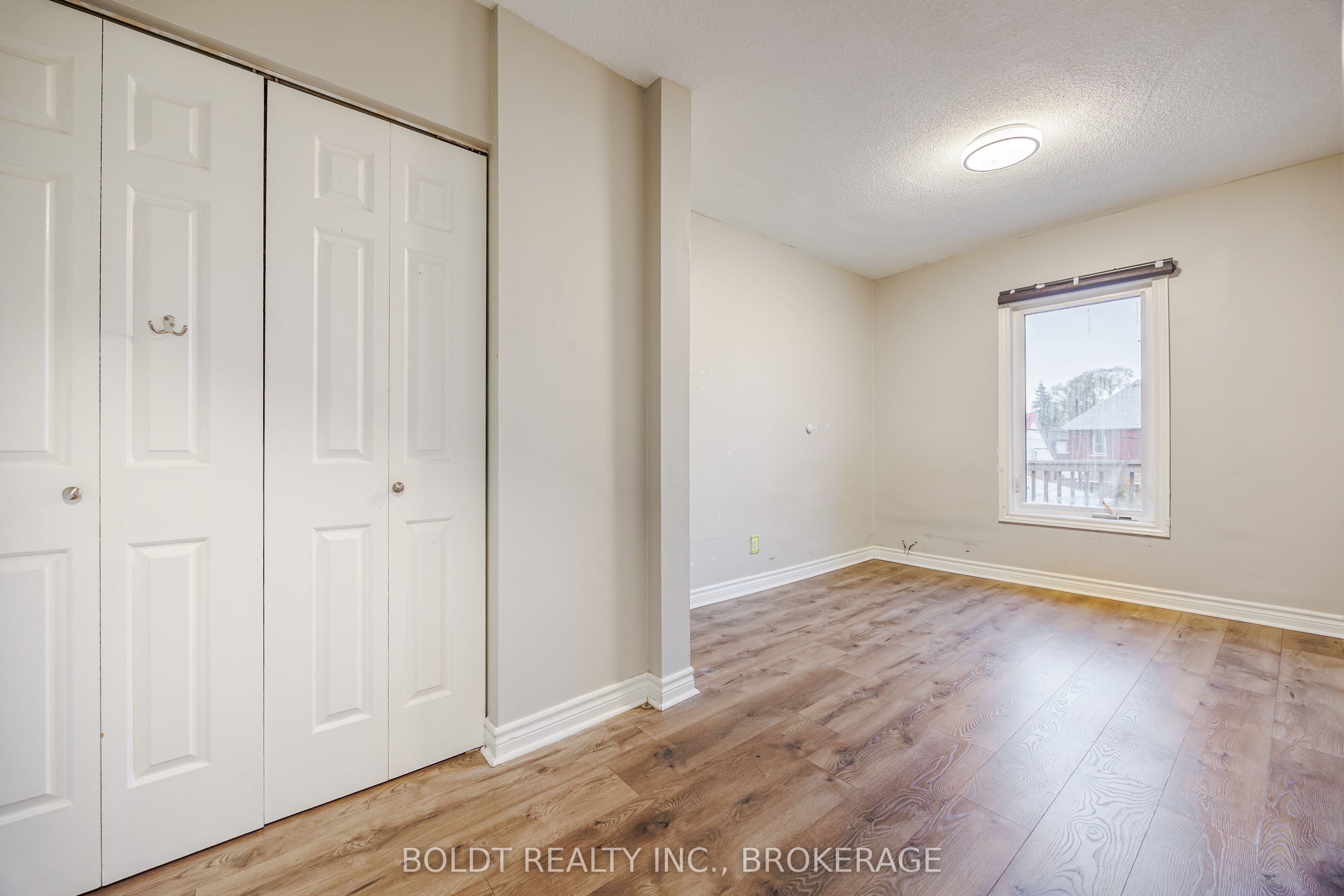 209 Rosslyn Avenue S Property Photo 24