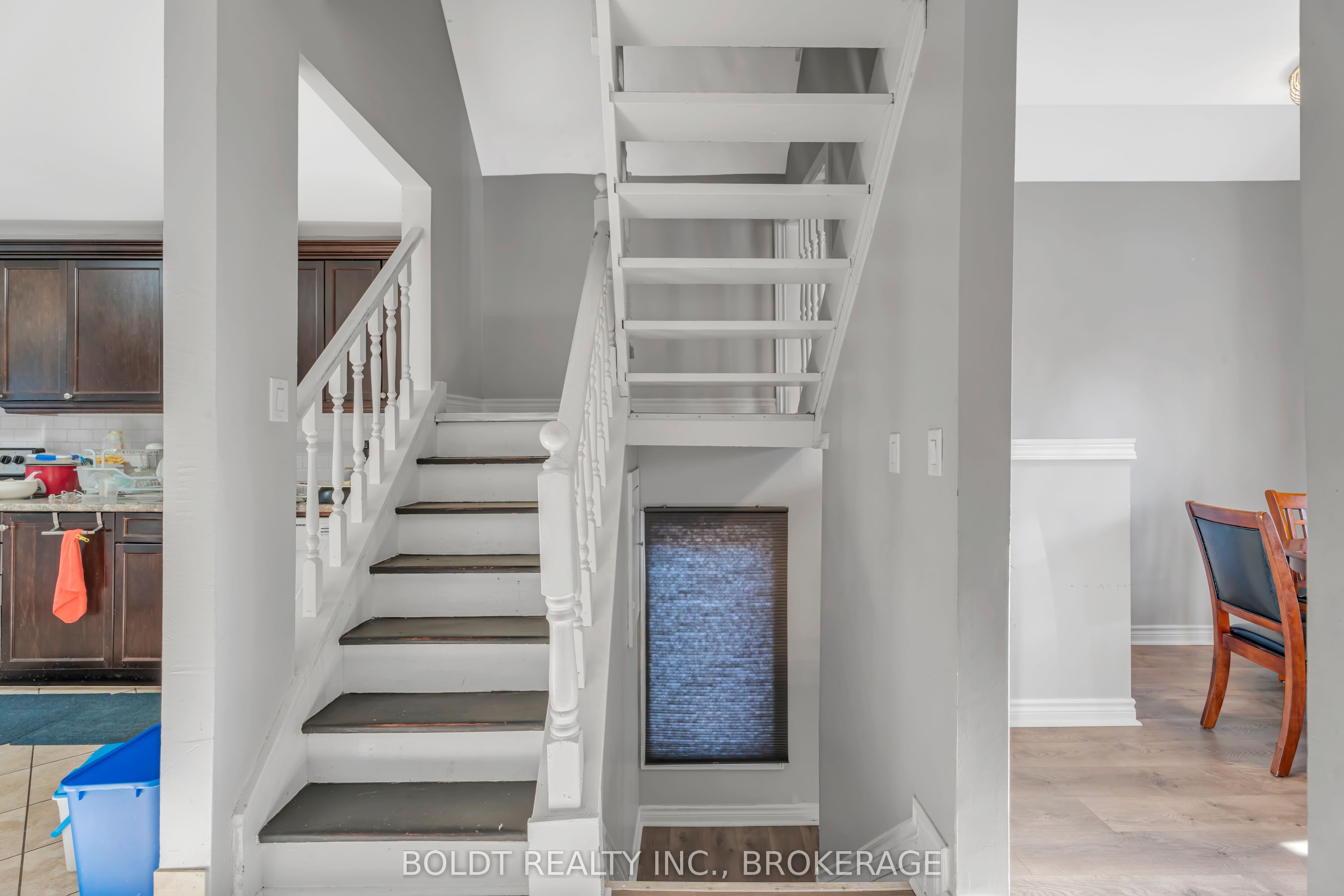 209 Rosslyn Avenue S Property Photo 27