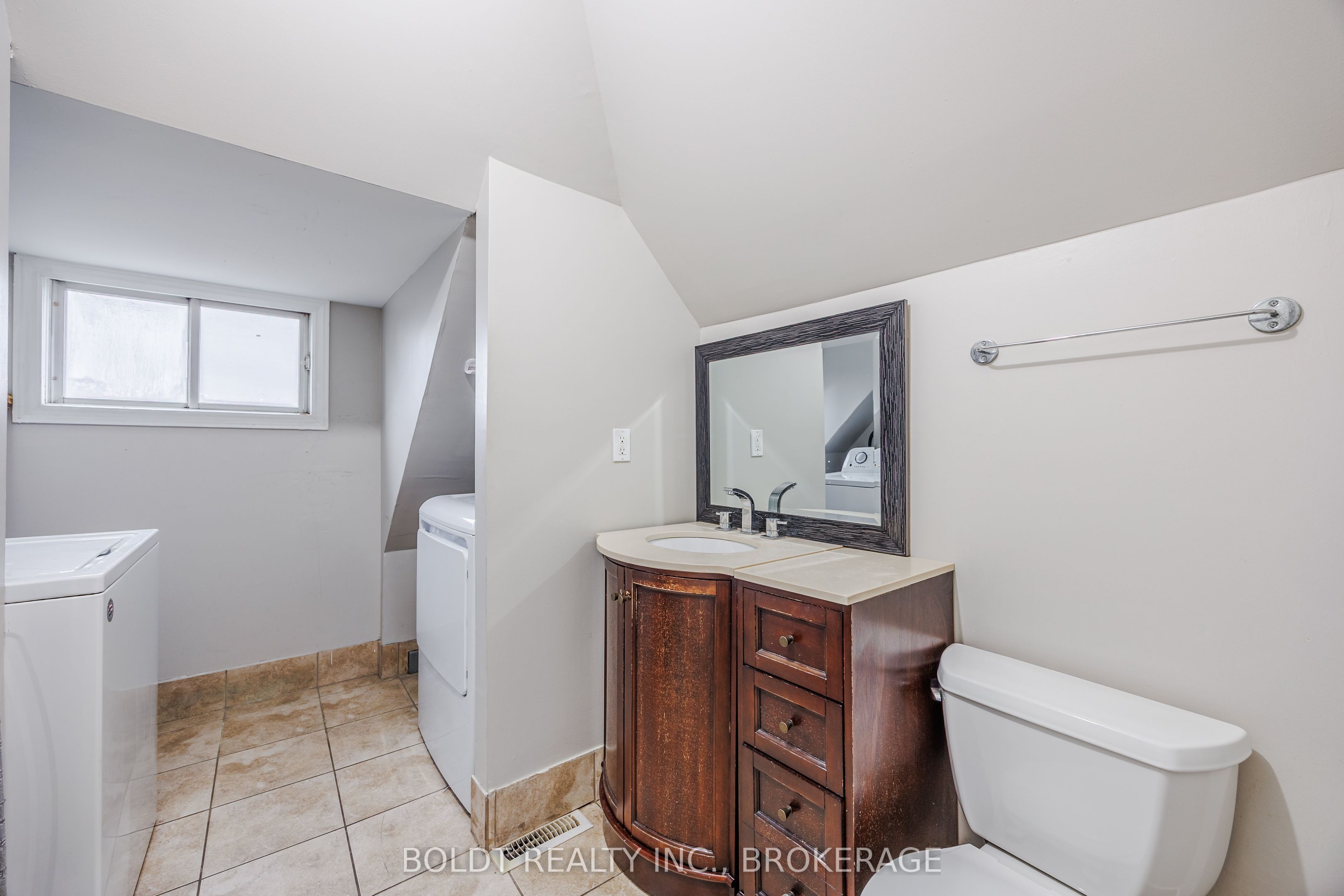 209 Rosslyn Avenue S Property Photo 28