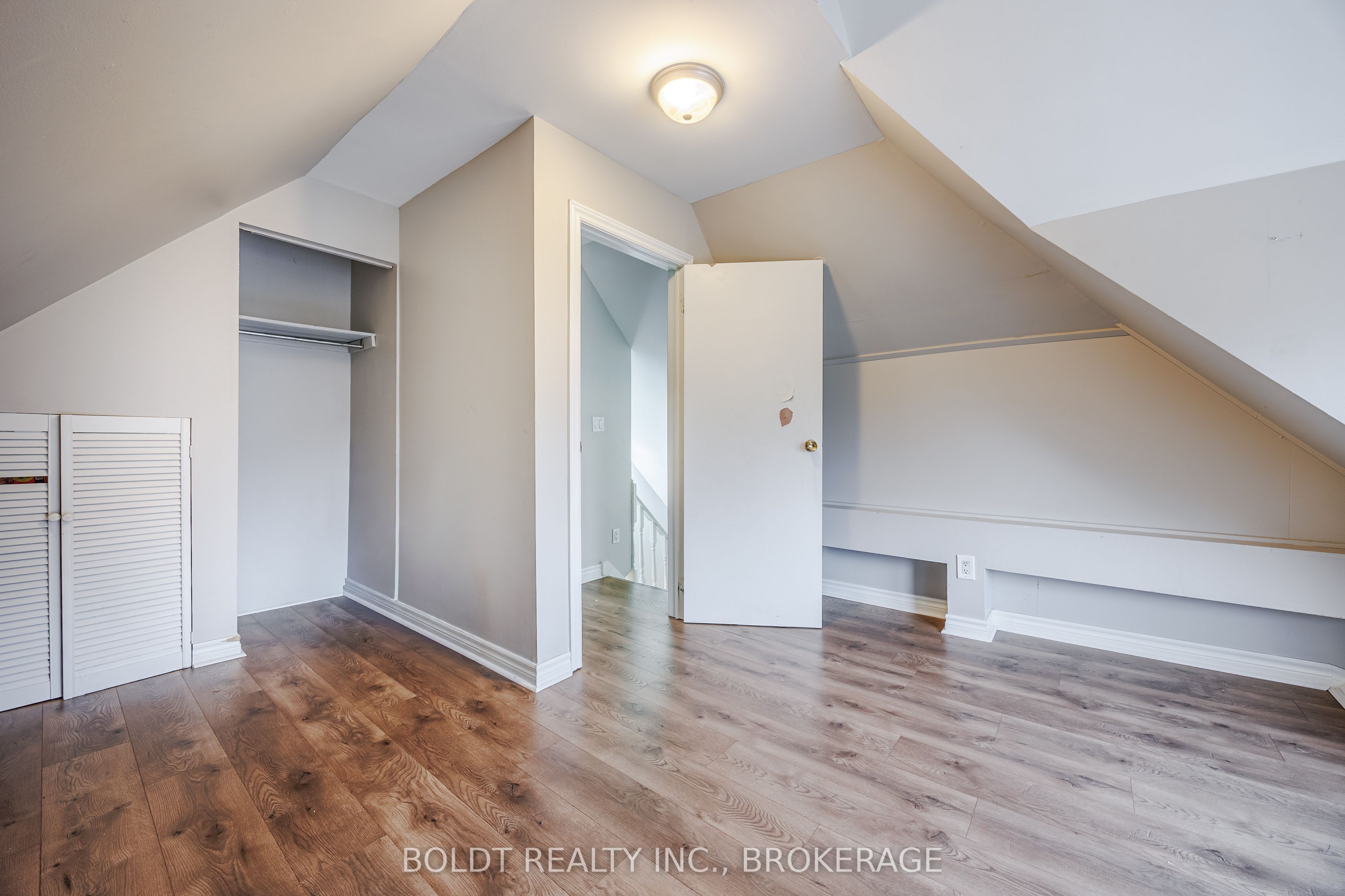 209 Rosslyn Avenue S Property Photo 29