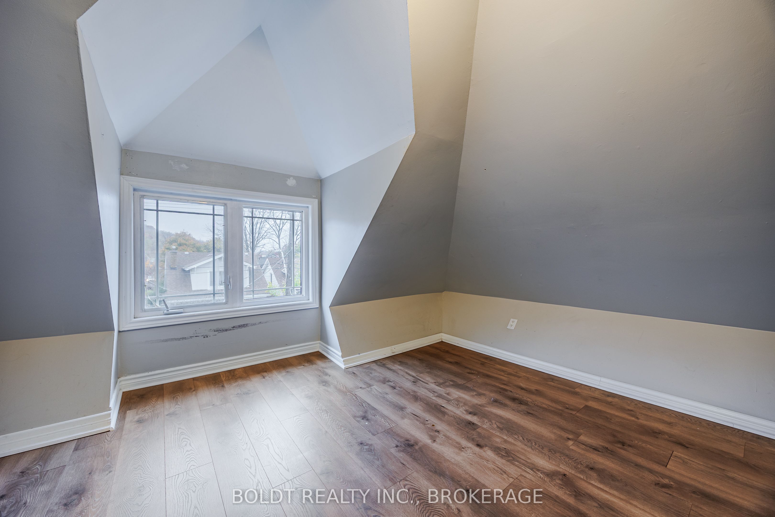 209 Rosslyn Avenue S Property Photo 30