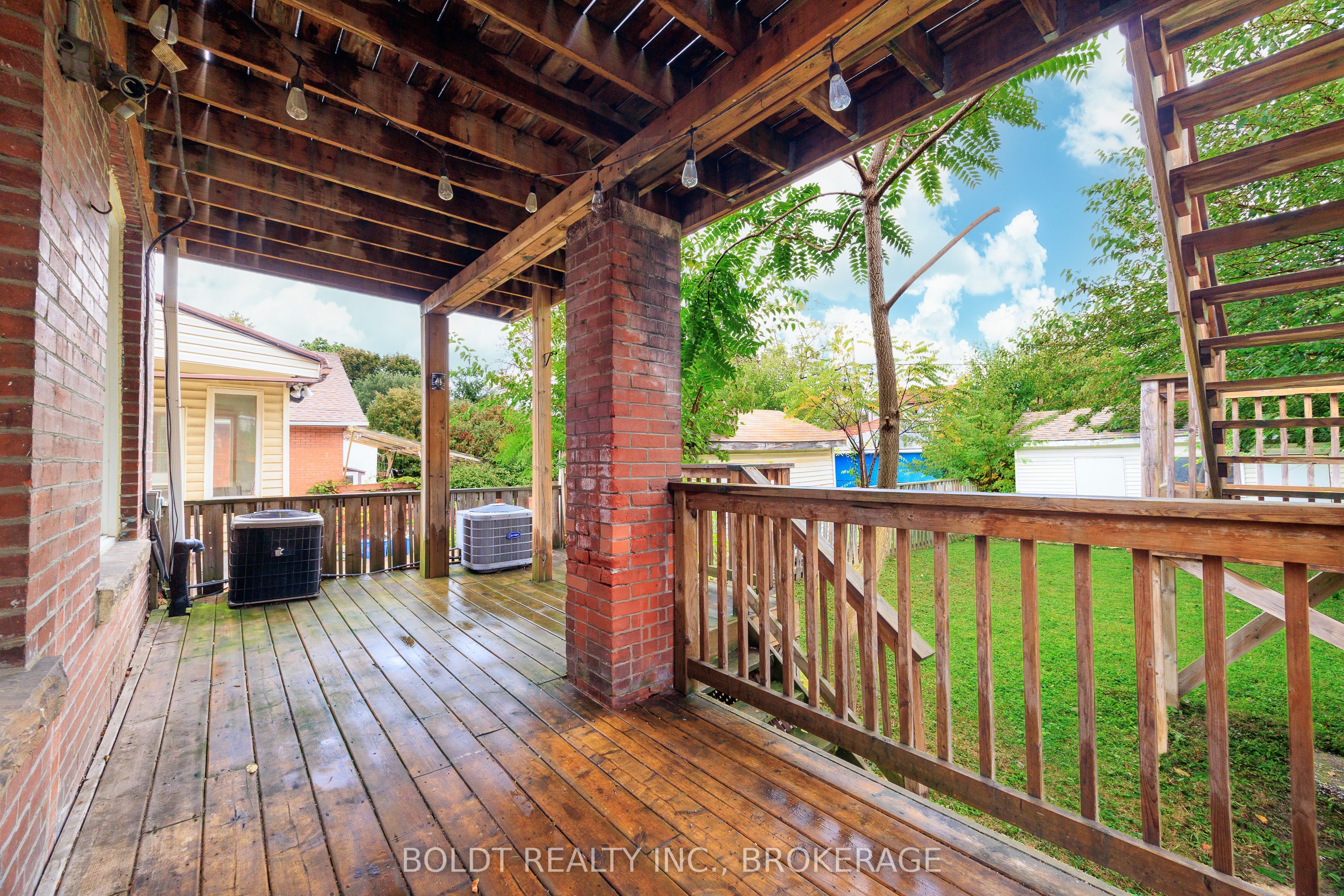 209 Rosslyn Avenue S Property Photo 32