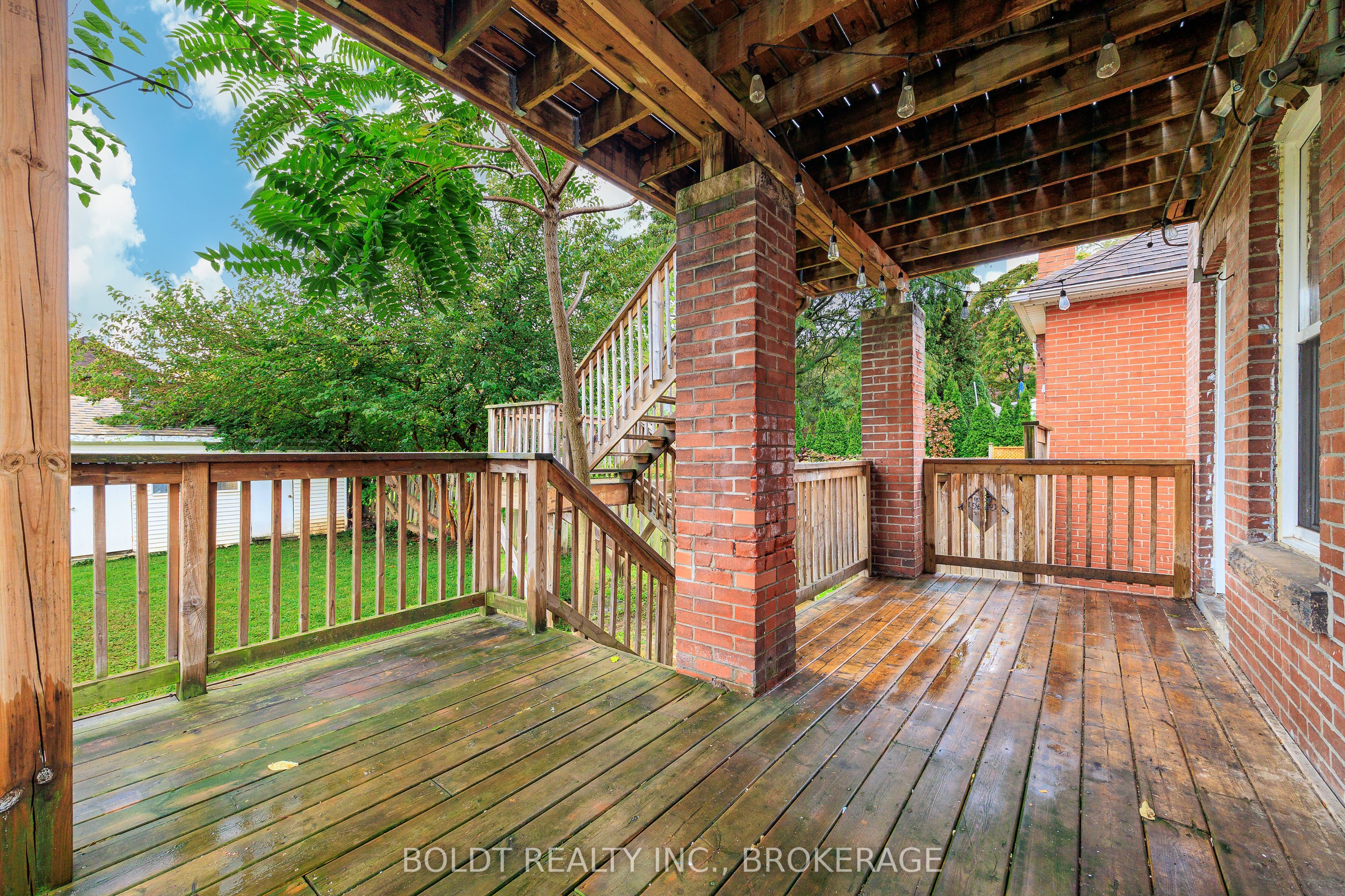 209 Rosslyn Avenue S Property Photo 33