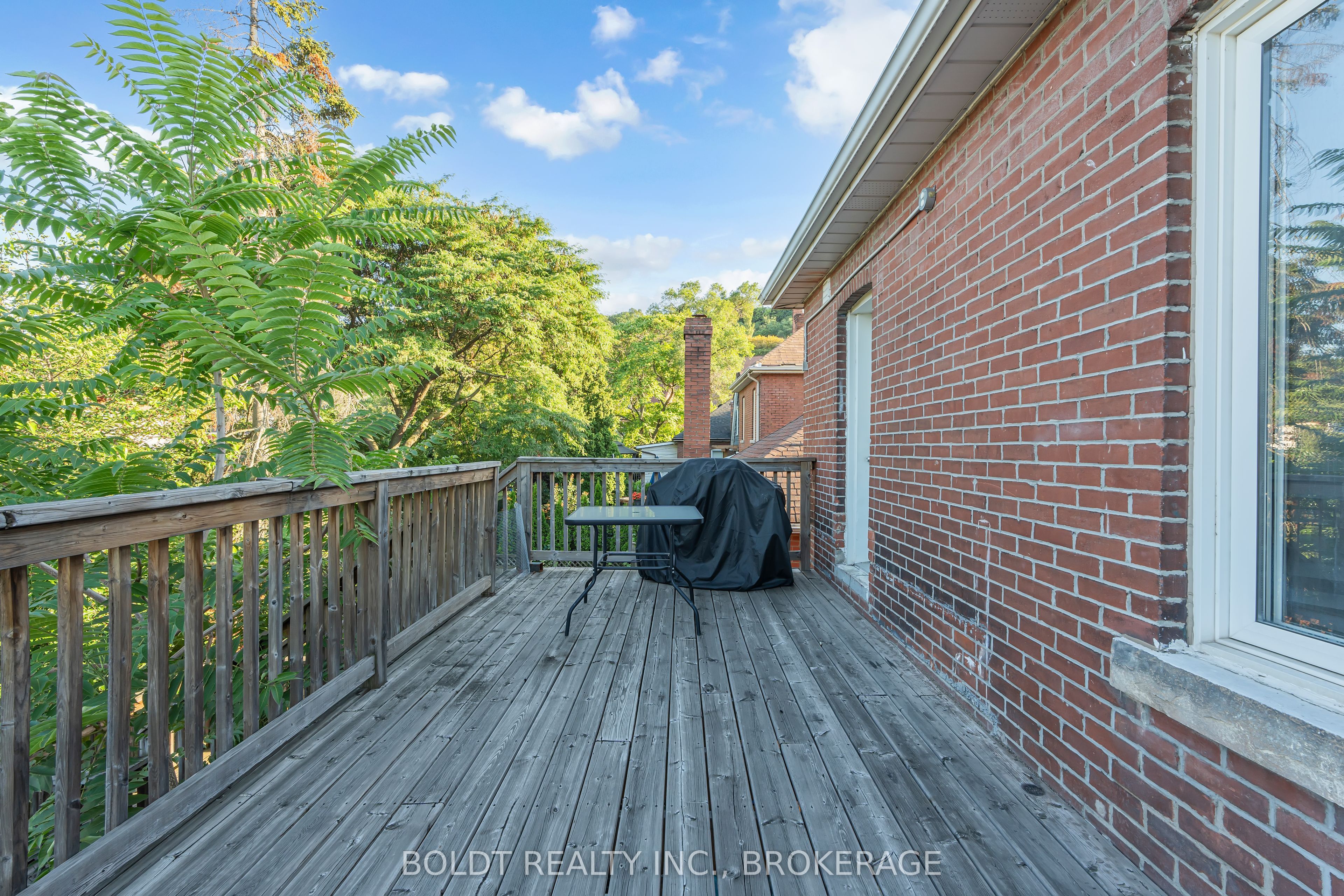 209 Rosslyn Avenue S Property Photo 35
