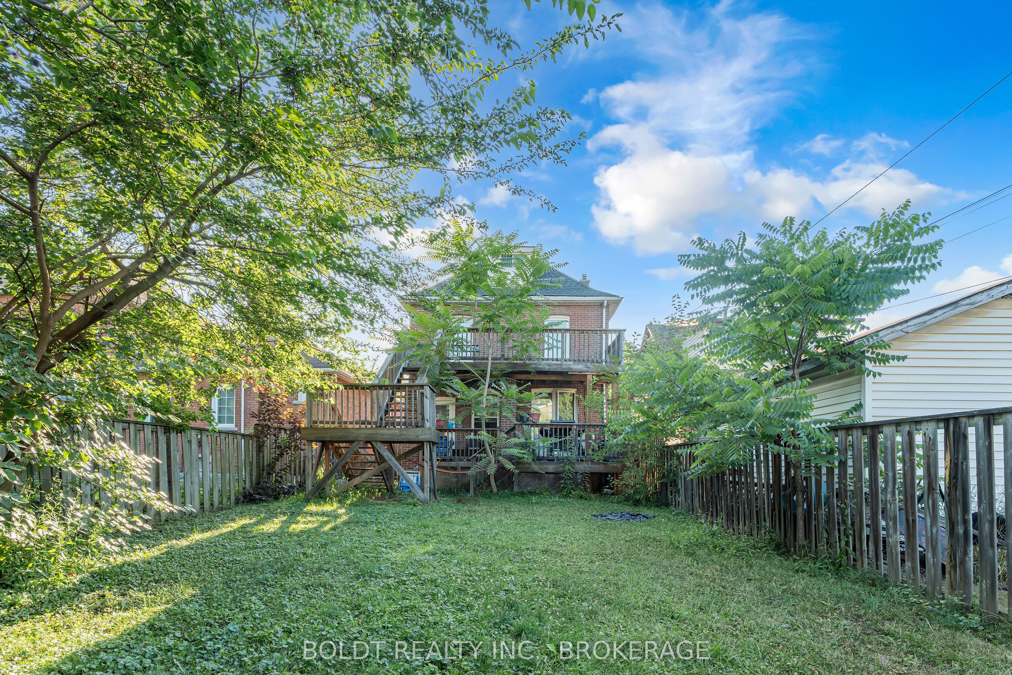 209 Rosslyn Avenue S Property Photo 36